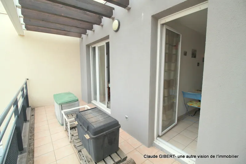 Spacieux T3 avec terrasse, garage et place extérieure à Mèze – Dernier étage 