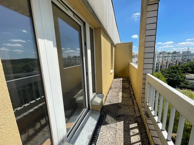 Appartement 3 pièces à Torcy, proche commodités, avec balcon et box
