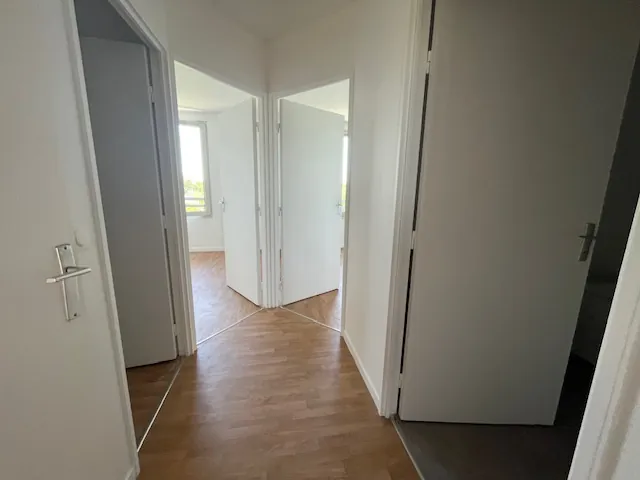 Appartement 3 pièces à Torcy, proche commodités, avec balcon et box 