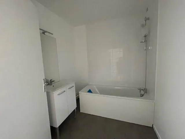 Appartement 3 pièces à Torcy, proche commodités, avec balcon et box 