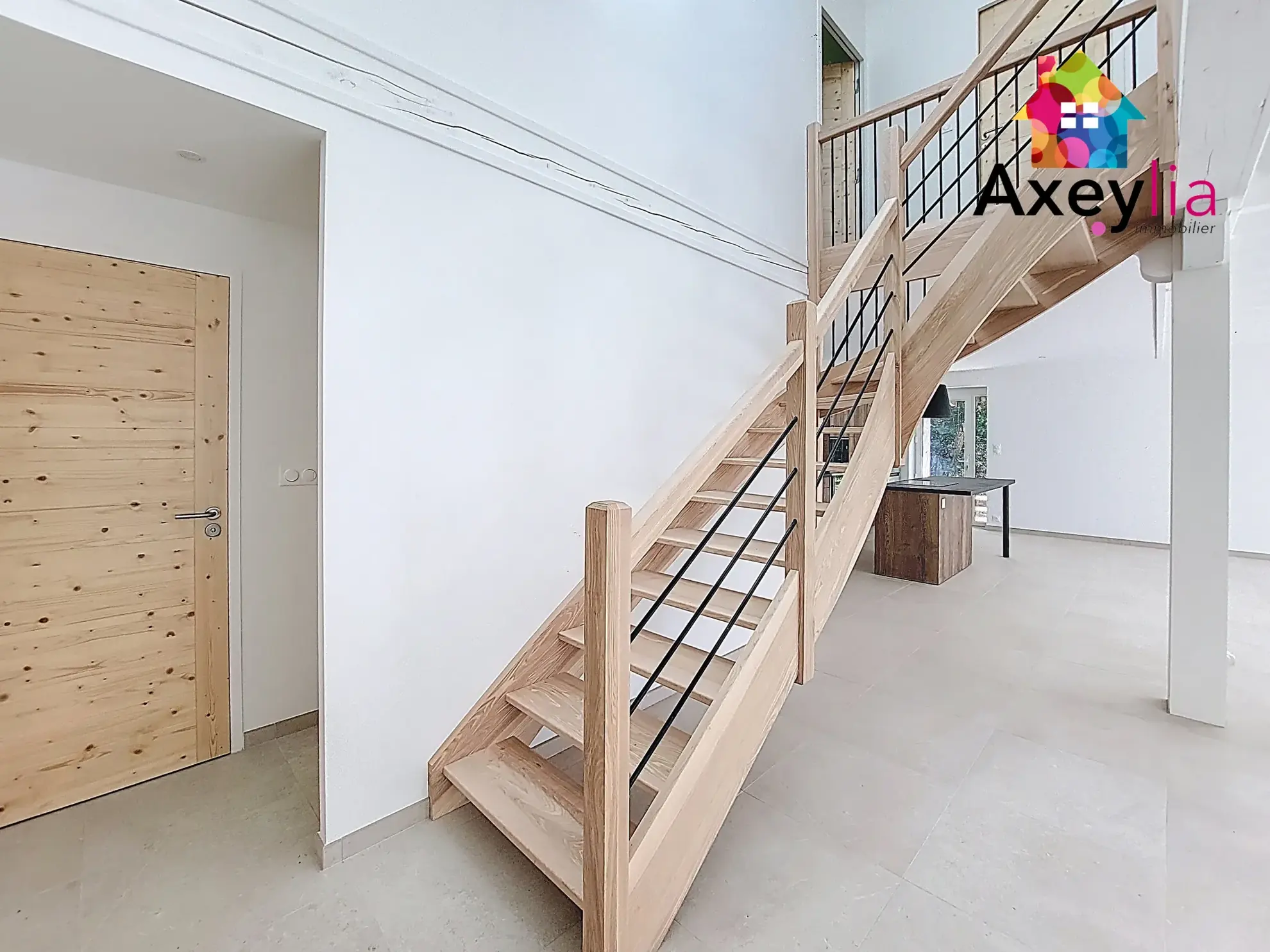 Maison rénovée avec grand terrain à Saint-Germain-la-Montagne - 3 chambres 