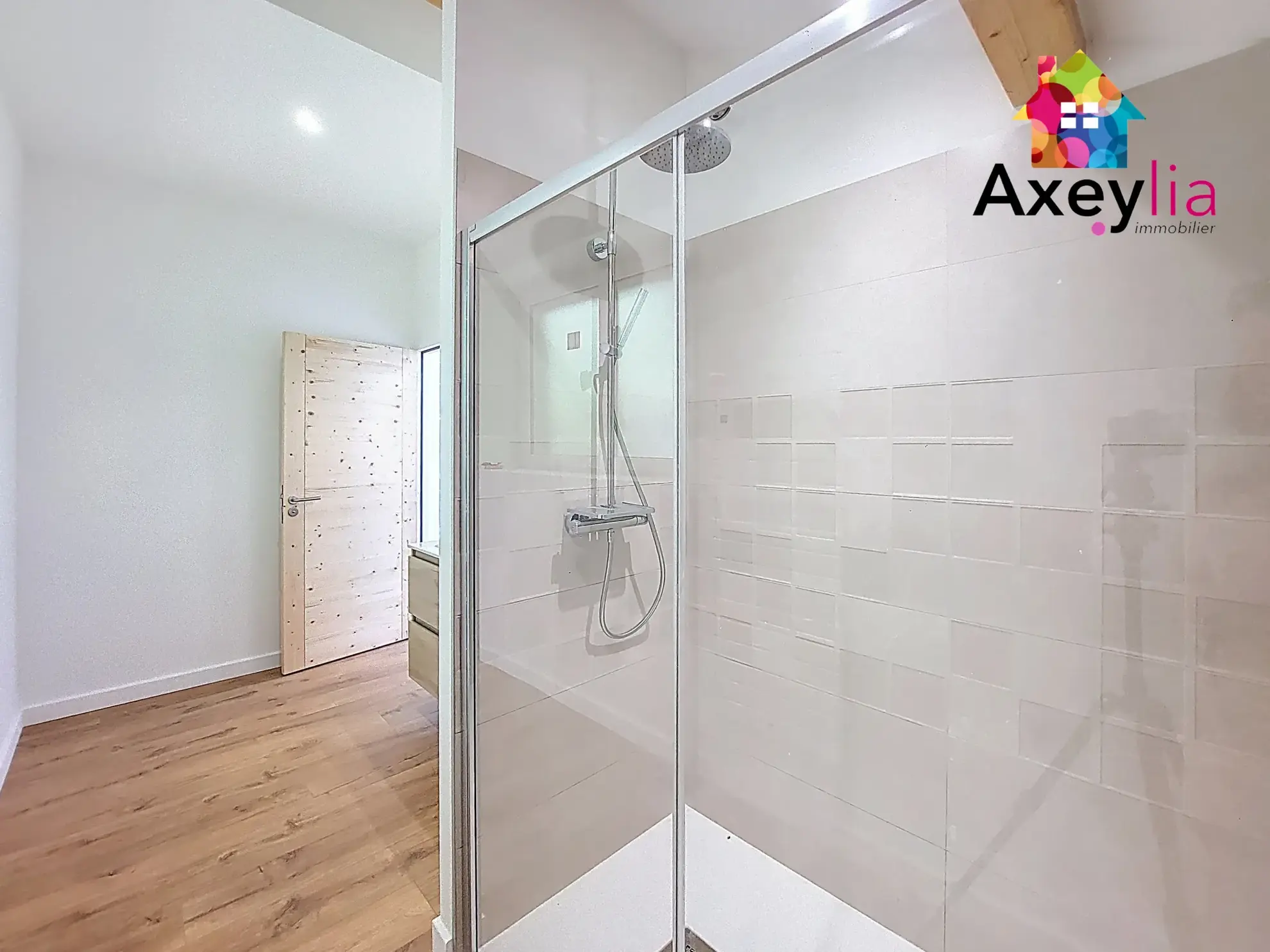 Maison rénovée avec grand terrain à Saint-Germain-la-Montagne - 3 chambres 