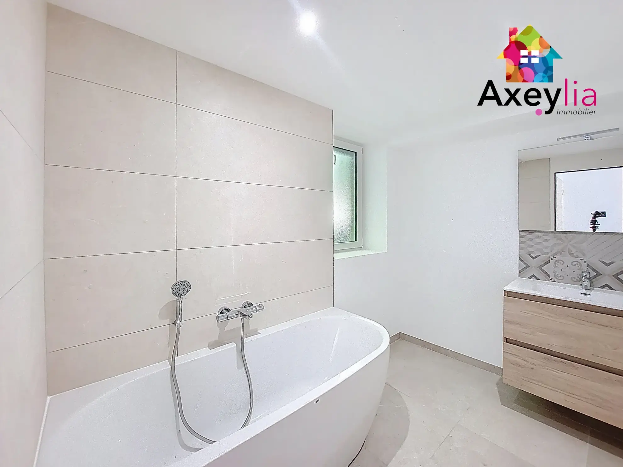 Maison rénovée avec grand terrain à Saint-Germain-la-Montagne - 3 chambres 