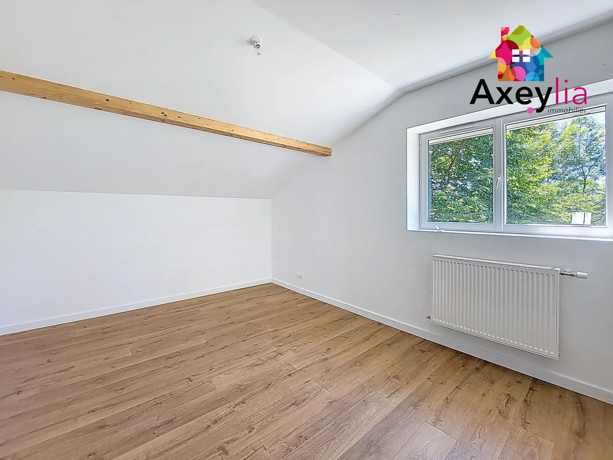 Maison rénovée avec grand terrain à Saint-Germain-la-Montagne - 3 chambres 