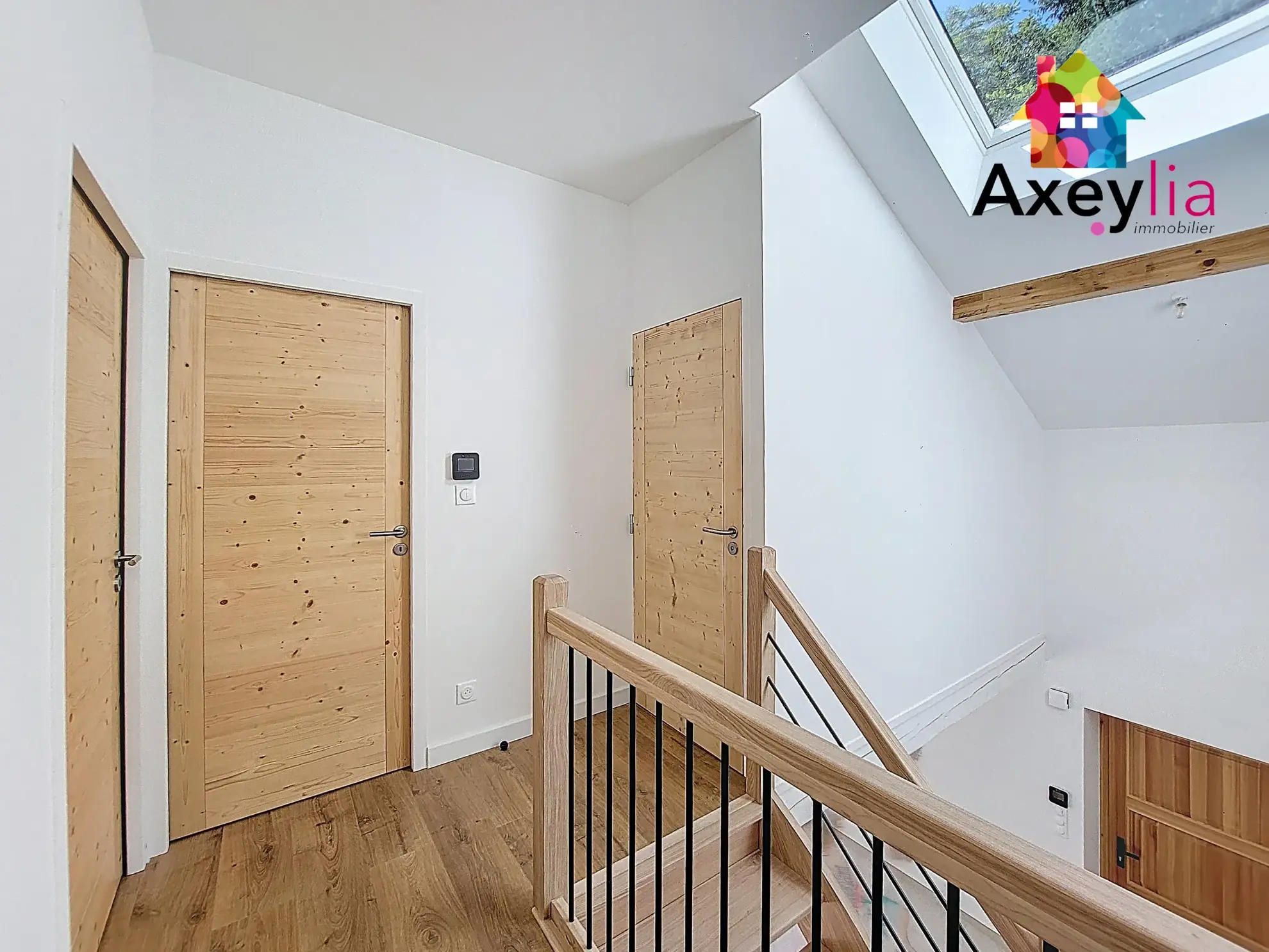 Maison rénovée avec grand terrain à Saint-Germain-la-Montagne - 3 chambres 