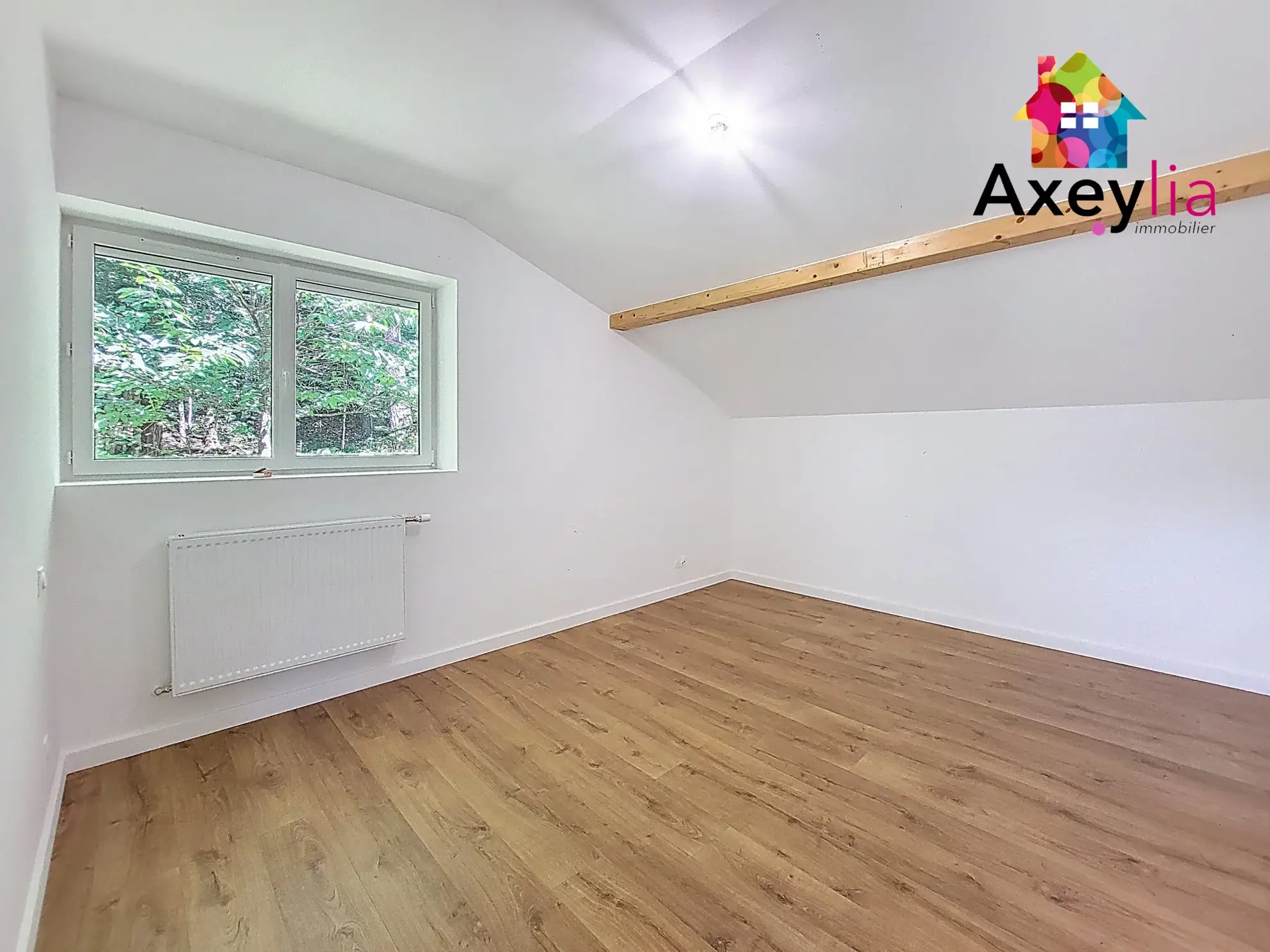 Maison rénovée avec grand terrain à Saint-Germain-la-Montagne - 3 chambres 