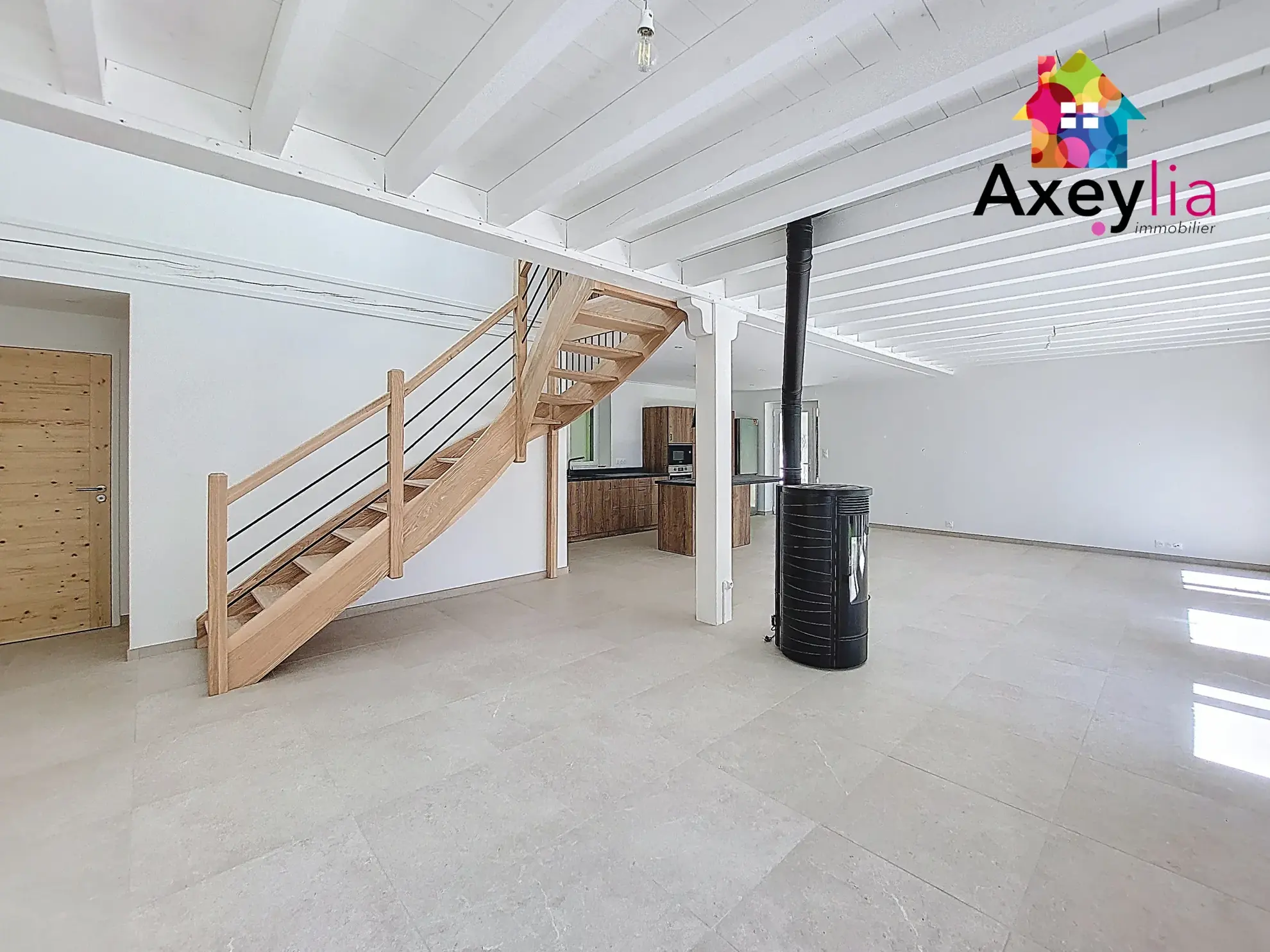 Maison rénovée avec grand terrain à Saint-Germain-la-Montagne - 3 chambres 