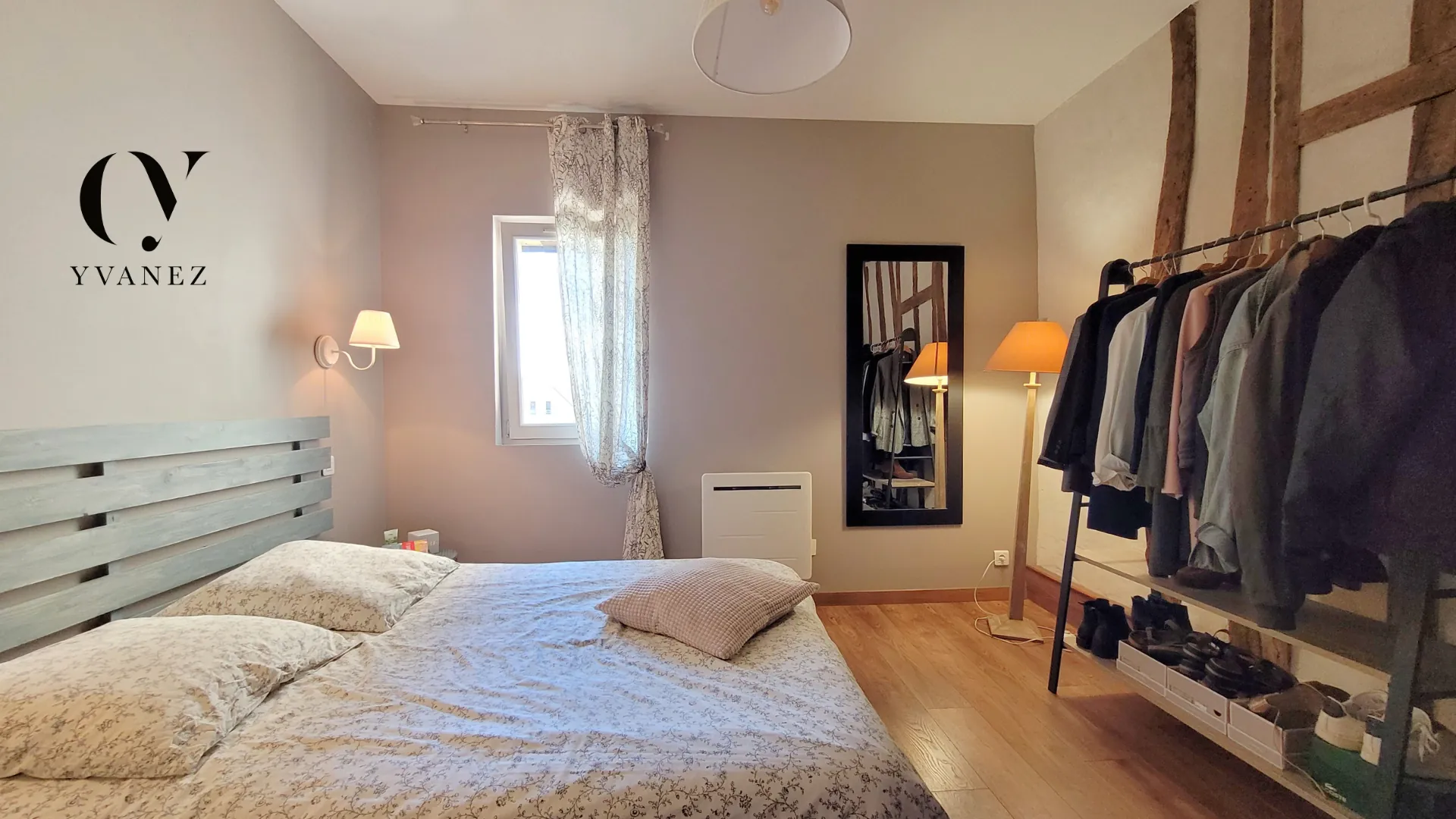 Maison de charme rénovée au cœur de Châteaugiron avec jardin et espace lumineux 