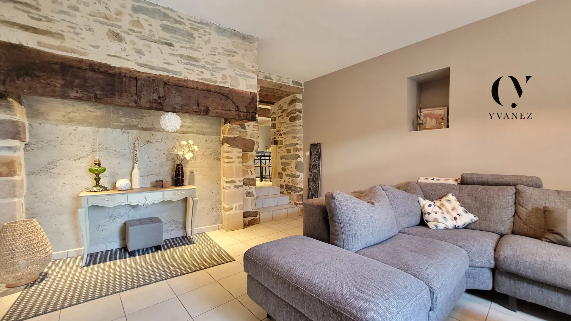 Maison de charme rénovée au cœur de Châteaugiron avec jardin et espace lumineux