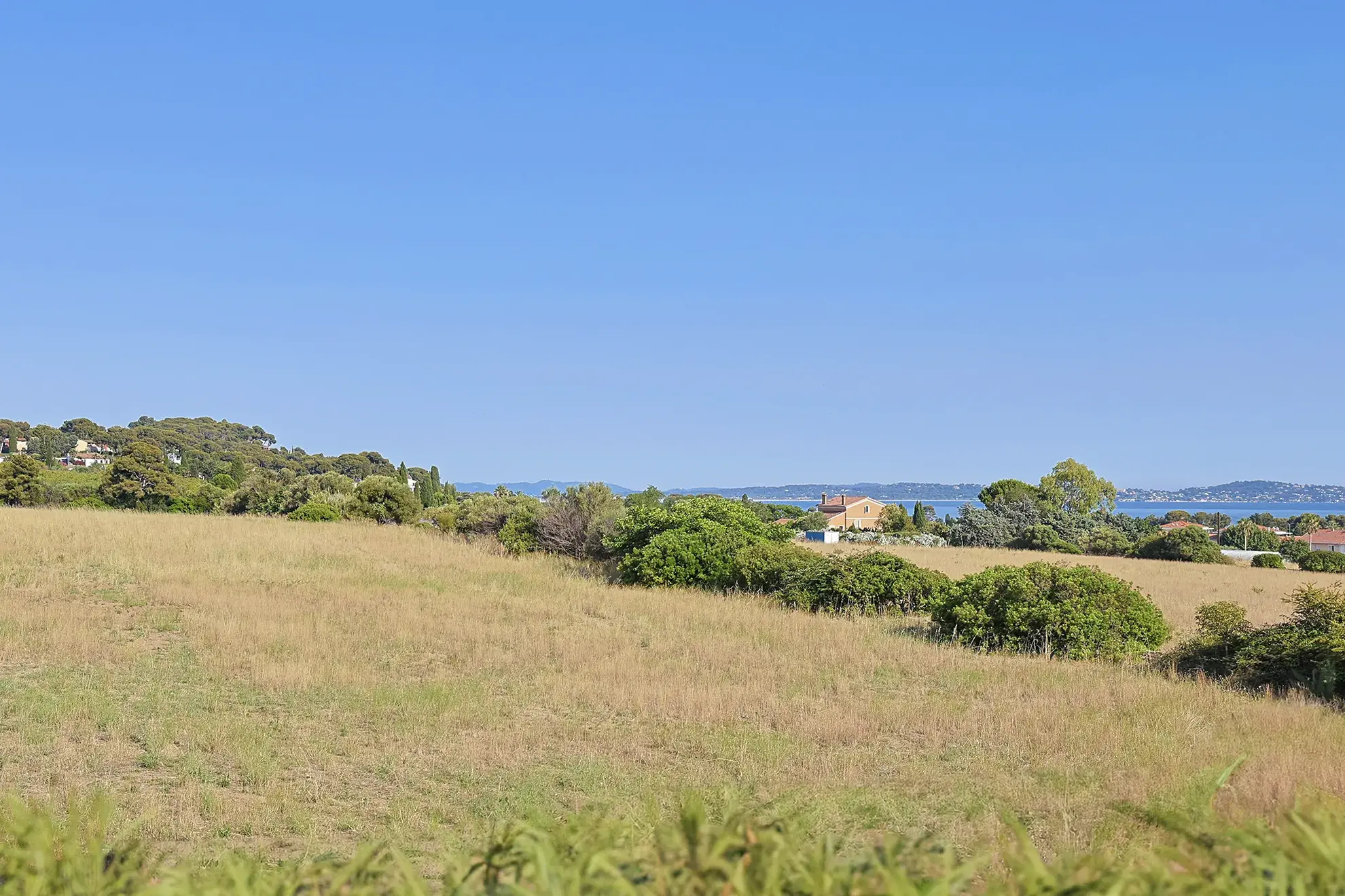 Charmant T2 à Carqueiranne avec terrasse proche centre-ville et plages 