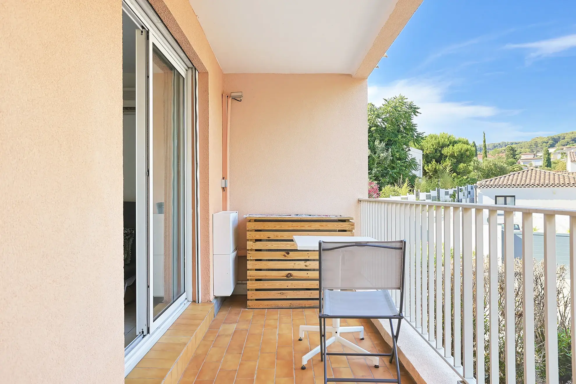 Charmant T2 à Carqueiranne avec terrasse proche centre-ville et plages 