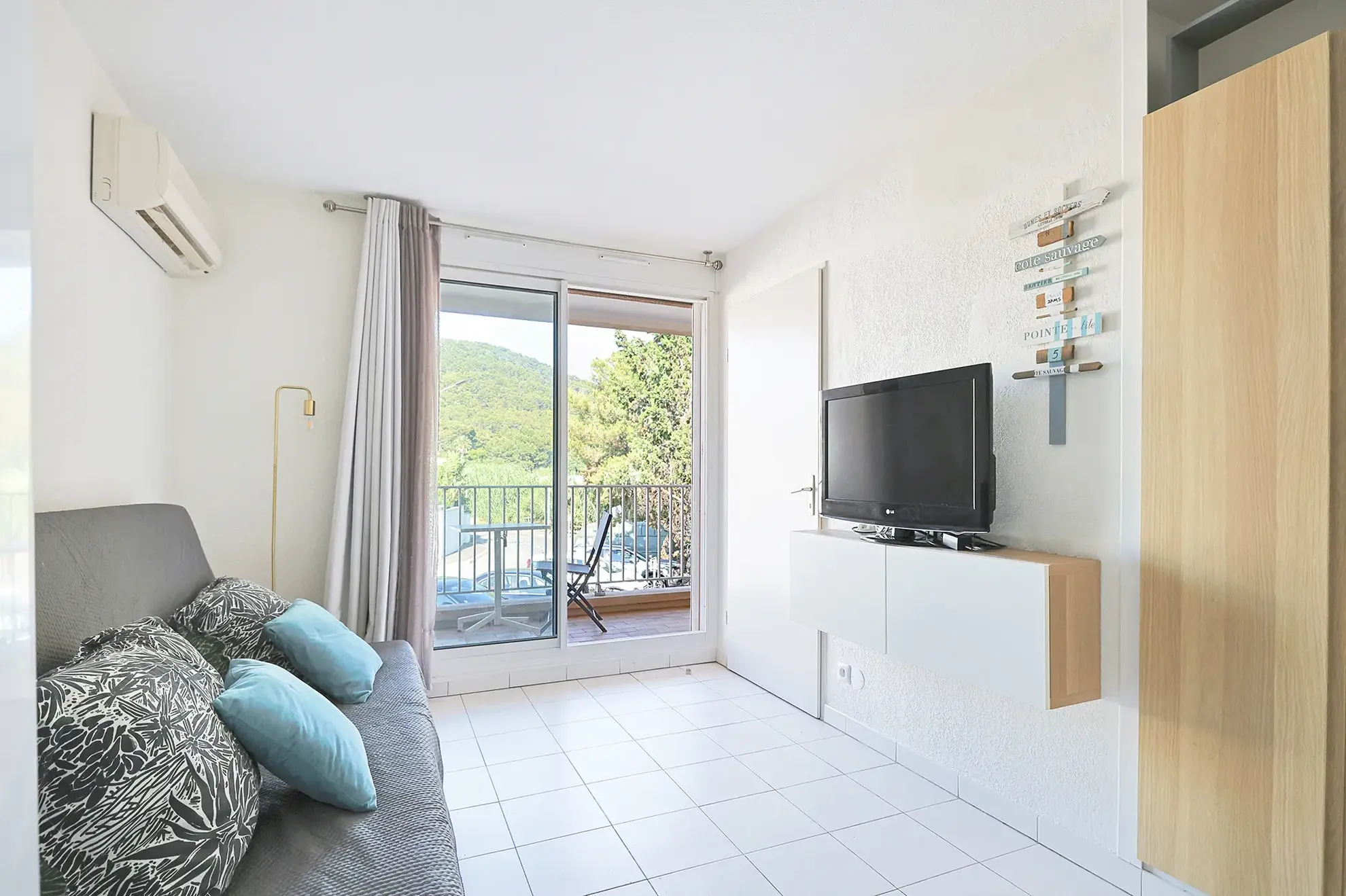 Charmant T2 à Carqueiranne avec terrasse proche centre-ville et plages 