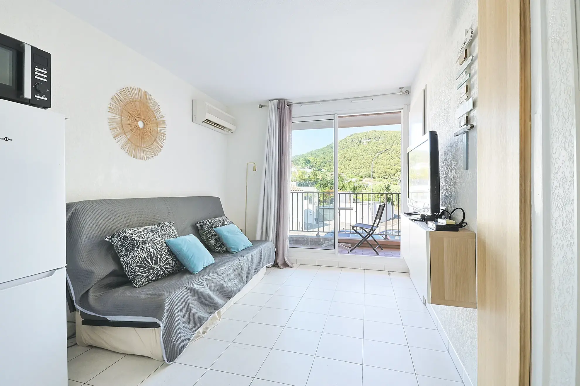 Charmant T2 à Carqueiranne avec terrasse proche centre-ville et plages 