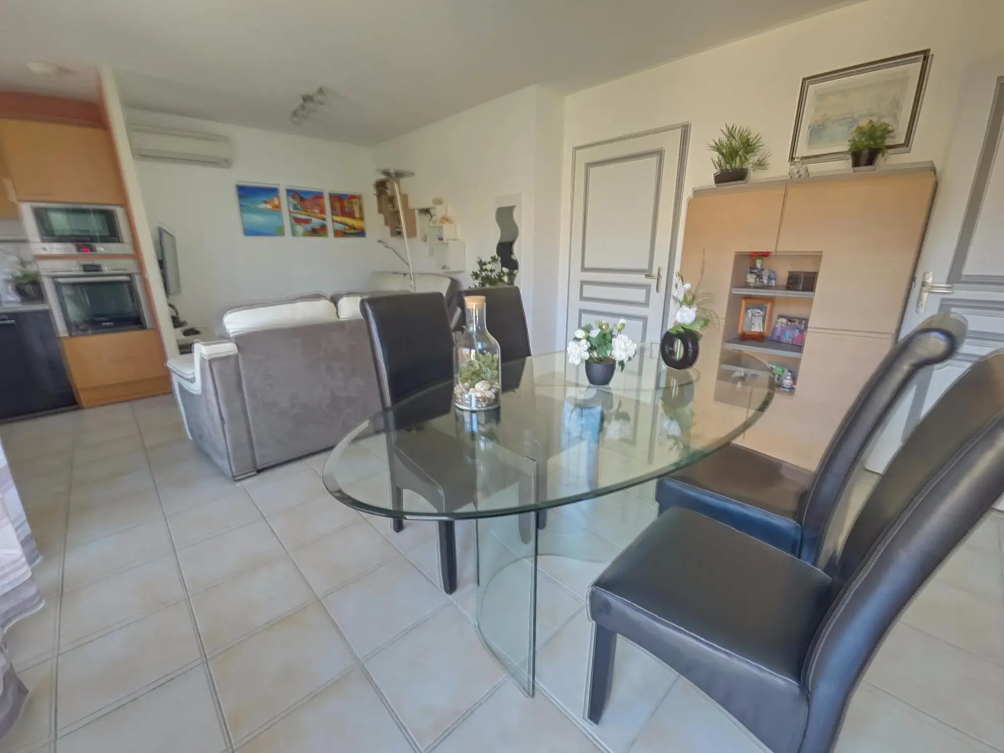 Appartement T3 sécurisé de 61 m² à Ruoms avec parking et espaces loisirs 