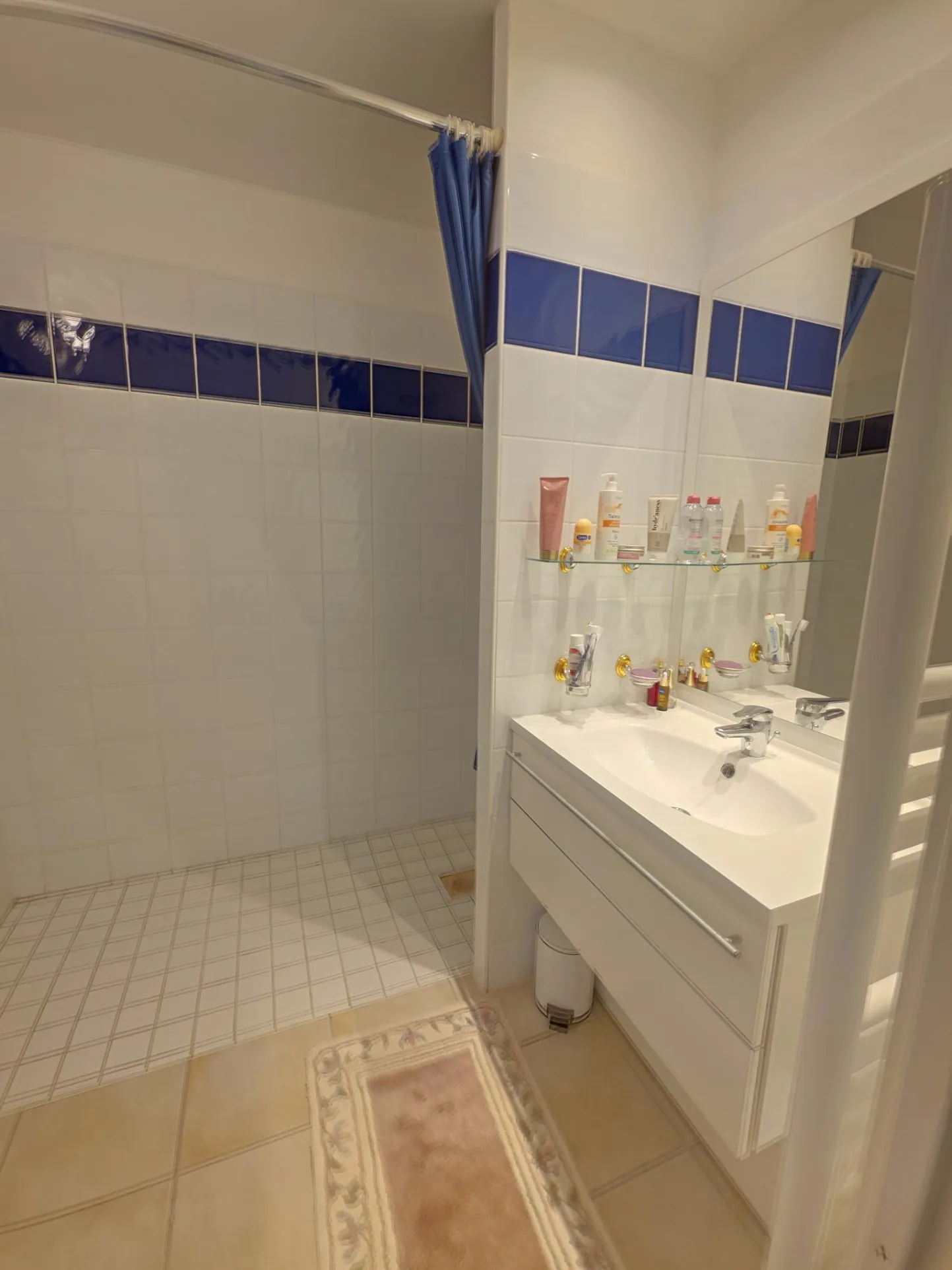 Appartement T3 sécurisé de 61 m² à Ruoms avec parking et espaces loisirs 