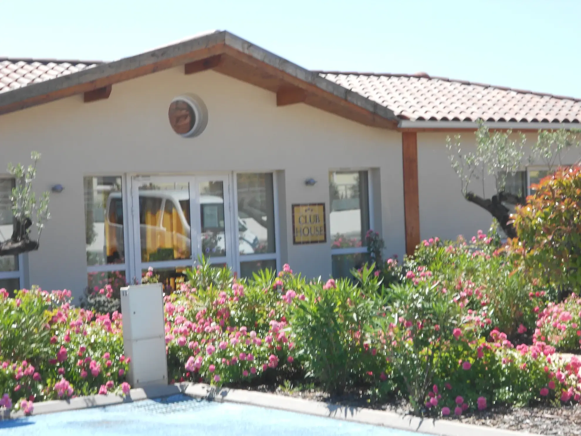 Appartement T3 sécurisé de 61 m² à Ruoms avec parking et espaces loisirs 