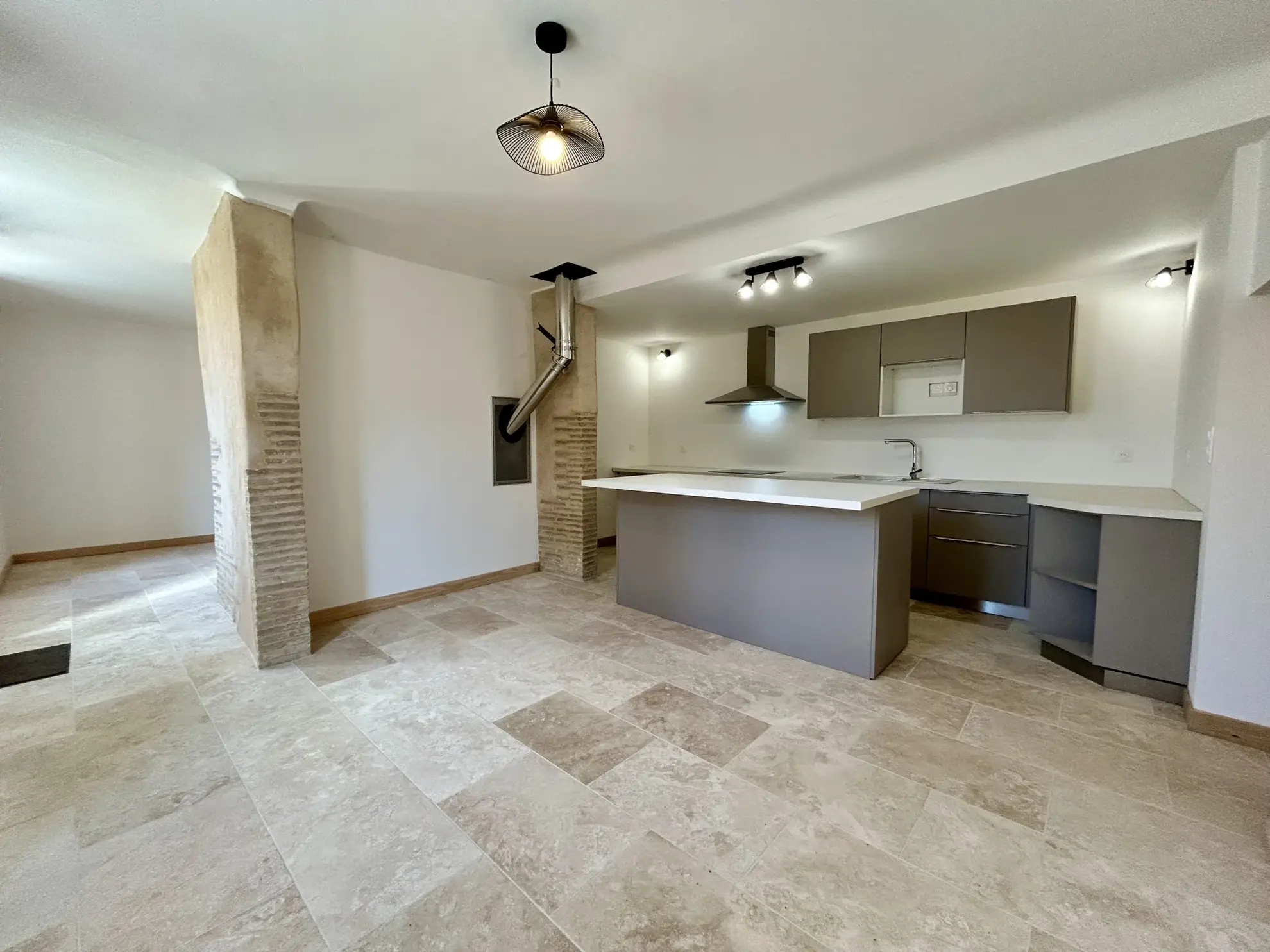 Maison de village rénovée à Esparsac, proche Beaumont de Lomagne avec terrasse sud et vue Pyrénées 