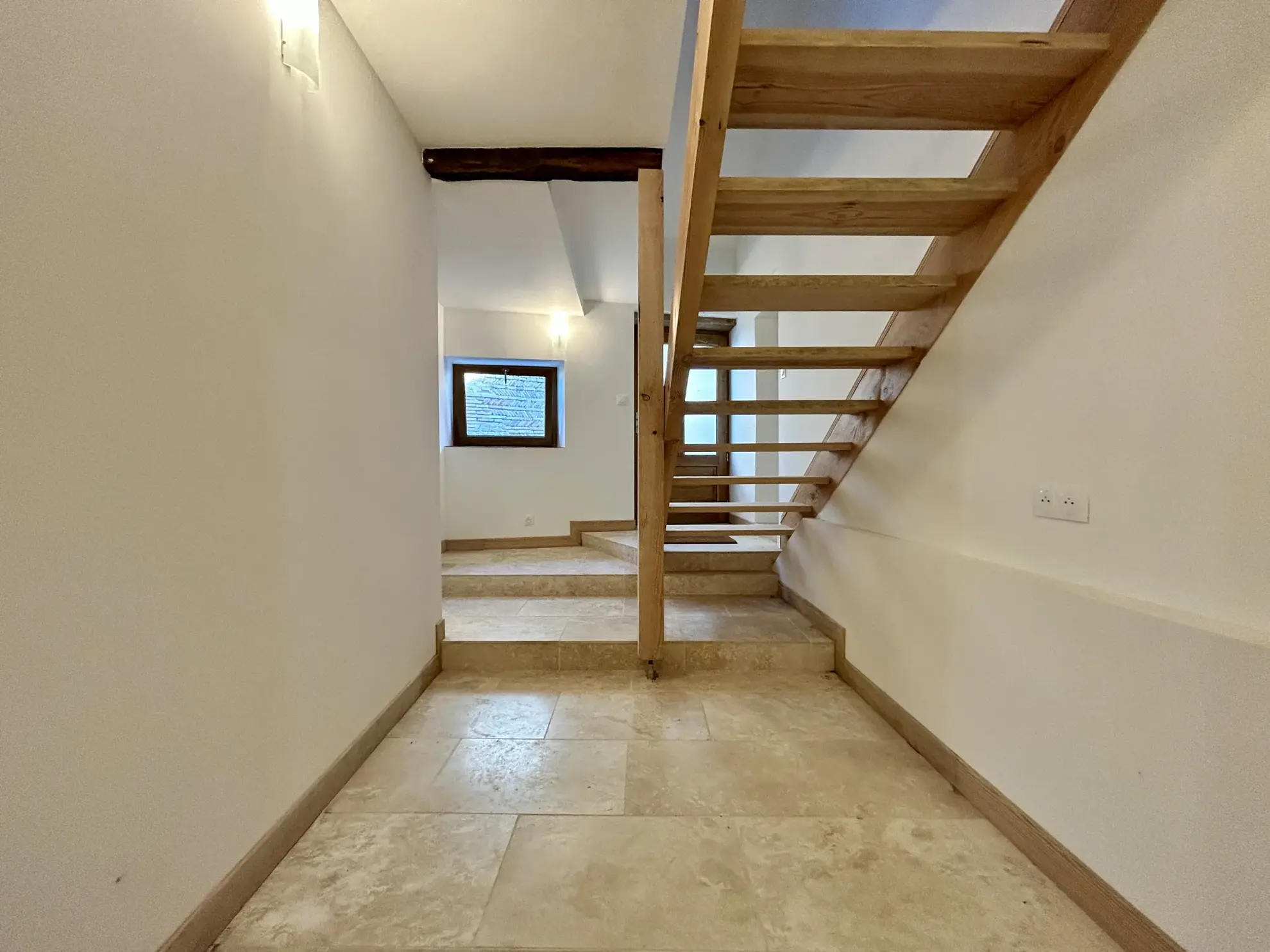 Maison de village rénovée à Esparsac, proche Beaumont de Lomagne avec terrasse sud et vue Pyrénées 