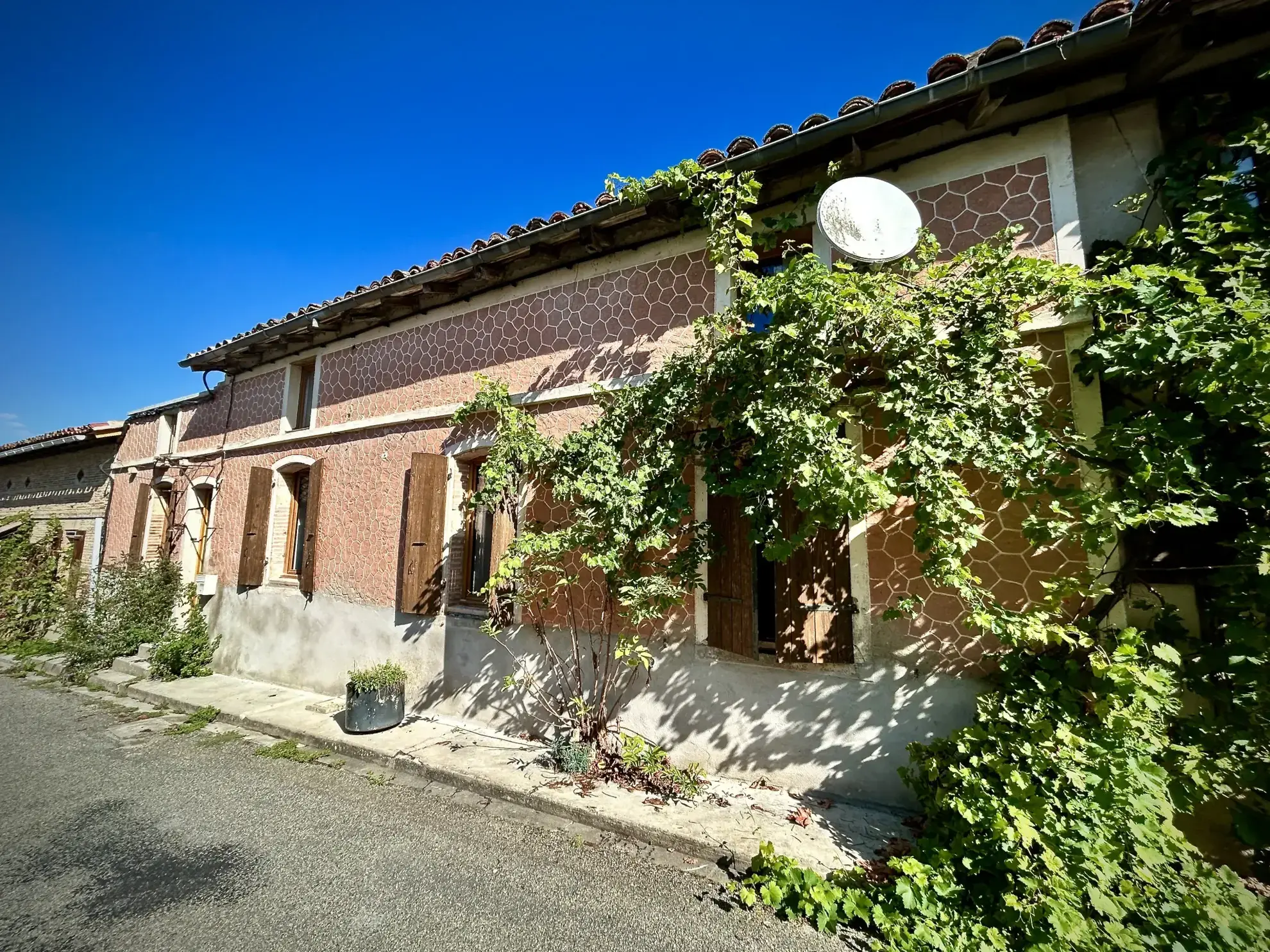 Maison de village rénovée à Esparsac, proche Beaumont de Lomagne avec terrasse sud et vue Pyrénées