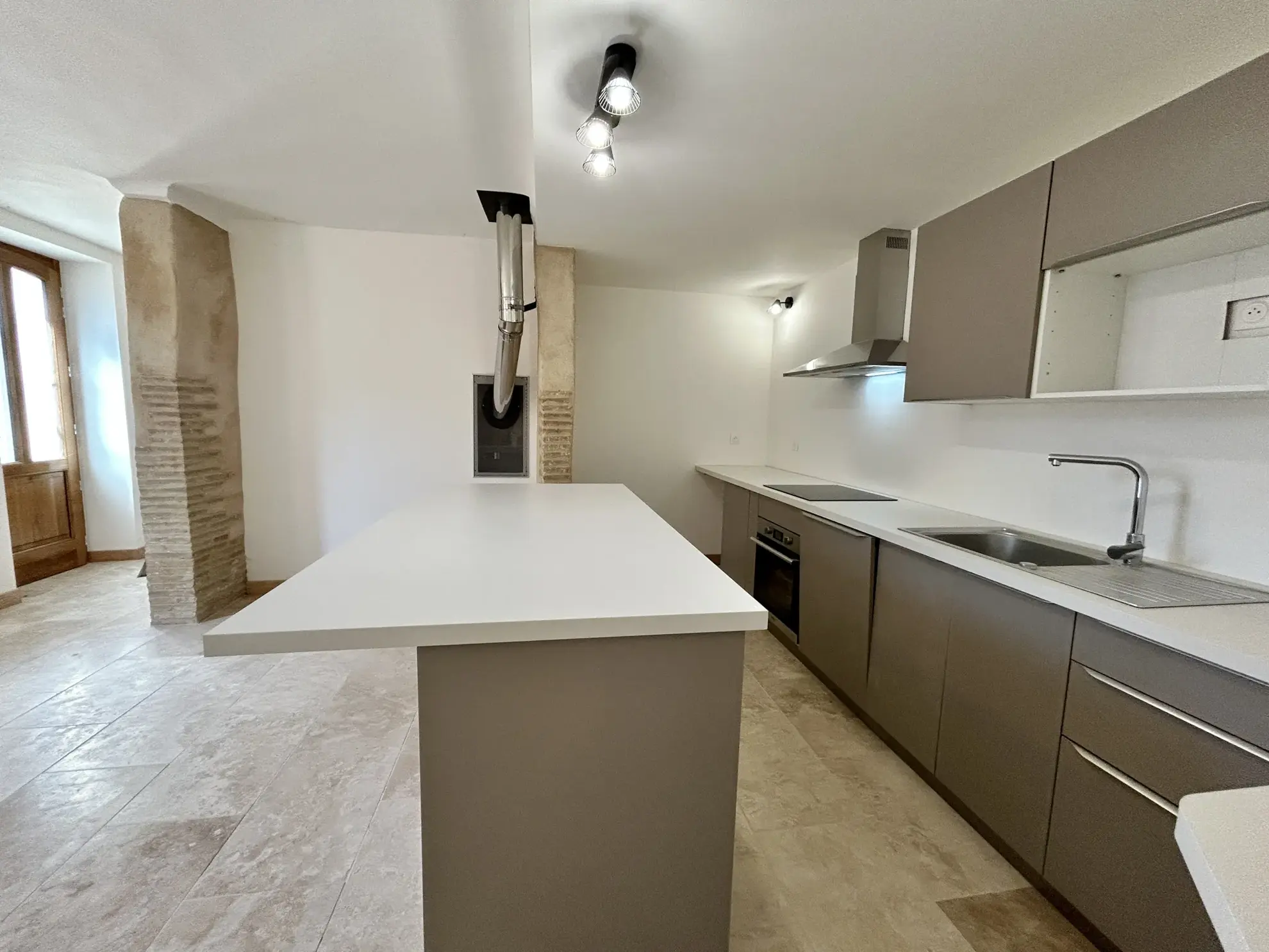 Maison de village rénovée à Esparsac, proche Beaumont de Lomagne avec terrasse sud et vue Pyrénées 