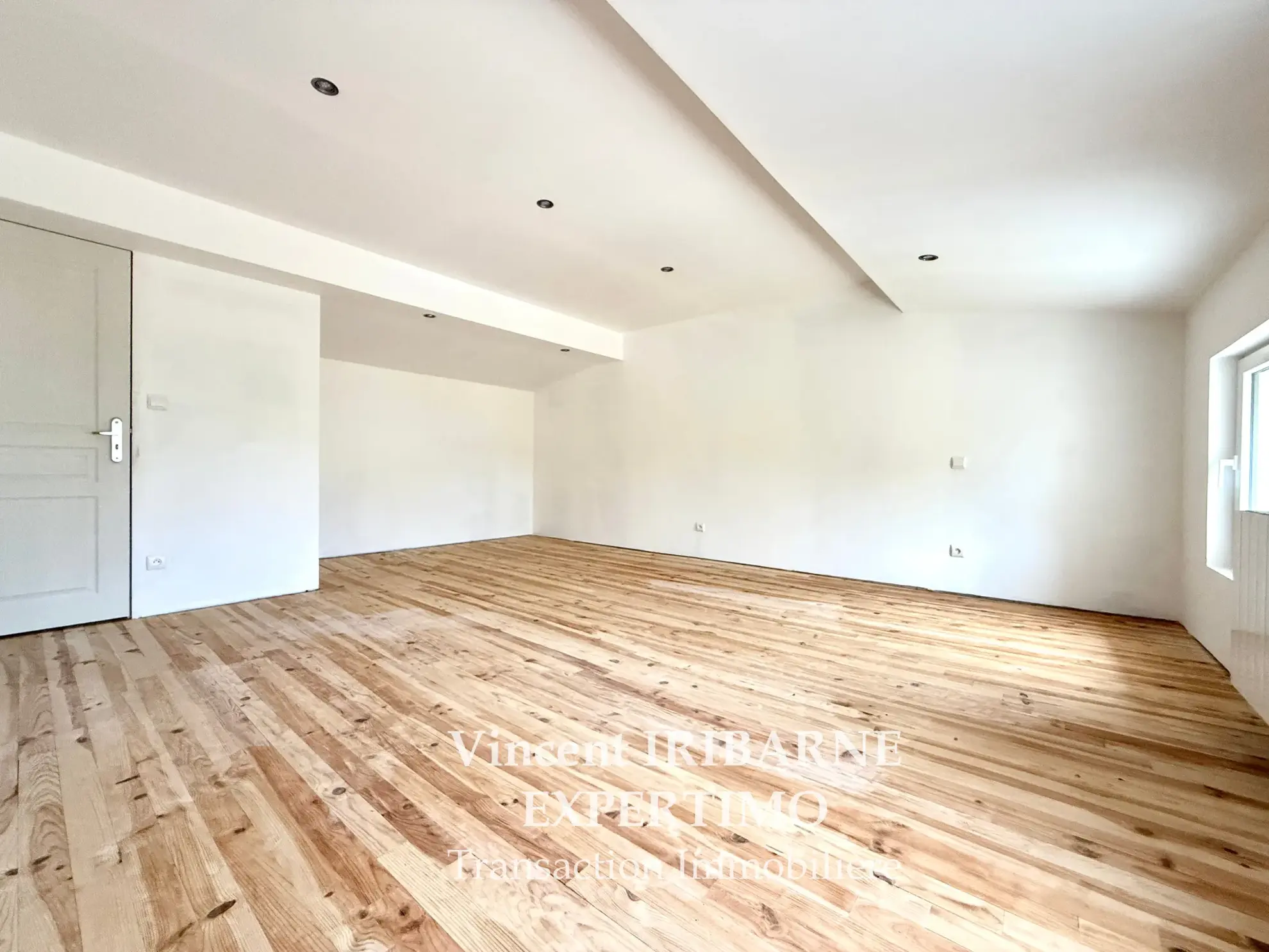 Maison entièrement rénovée avec 3 chambres, garage et jardin à Saintes 