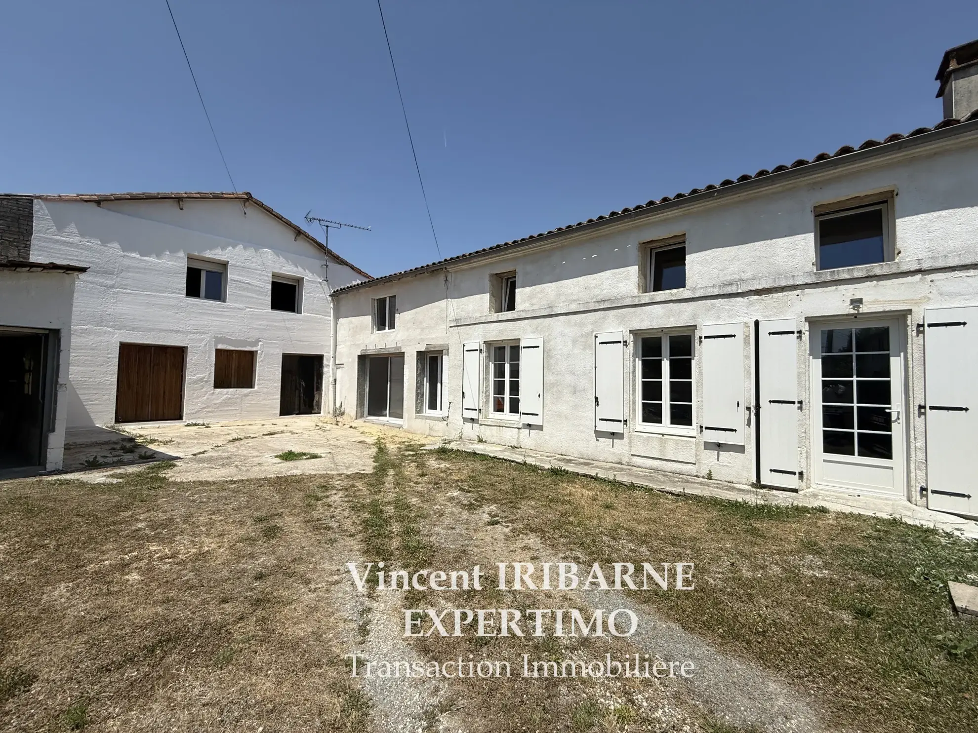 Maison entièrement rénovée avec 3 chambres, garage et jardin à Saintes 