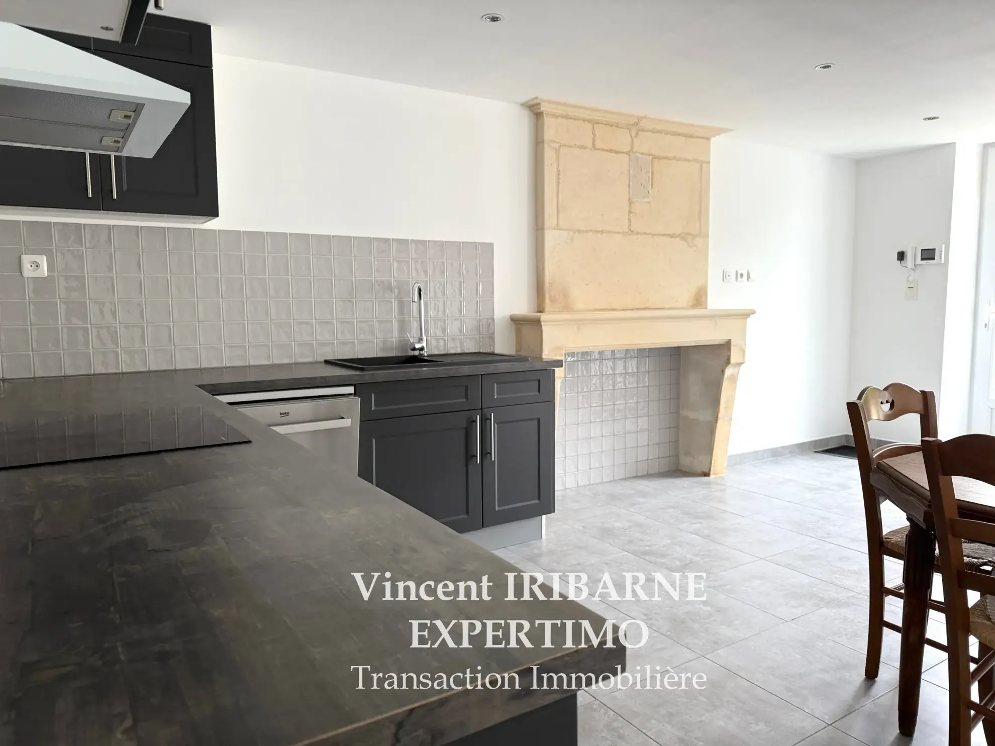 Maison entièrement rénovée avec 3 chambres, garage et jardin à Saintes 