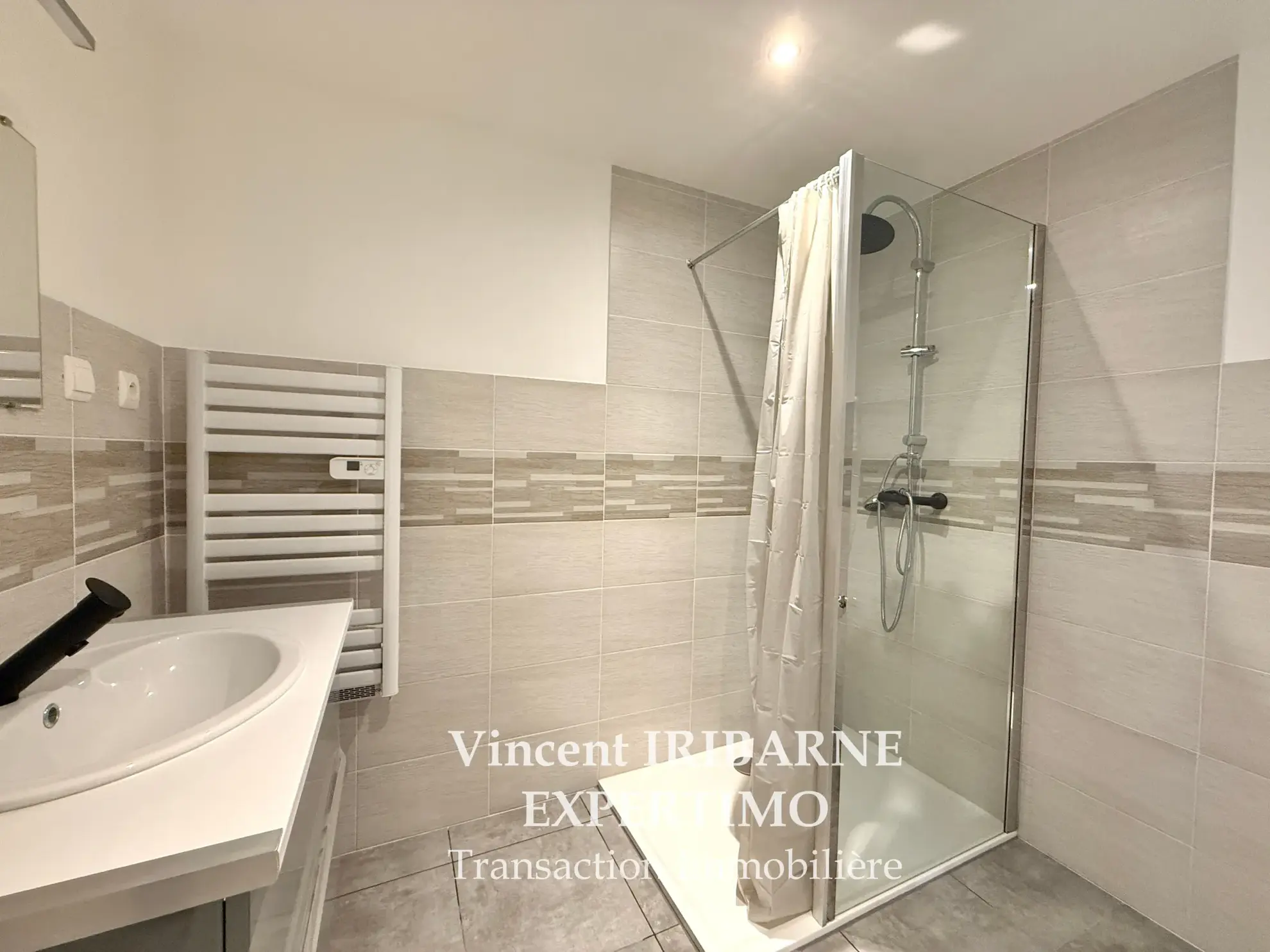 Maison entièrement rénovée avec 3 chambres, garage et jardin à Saintes 