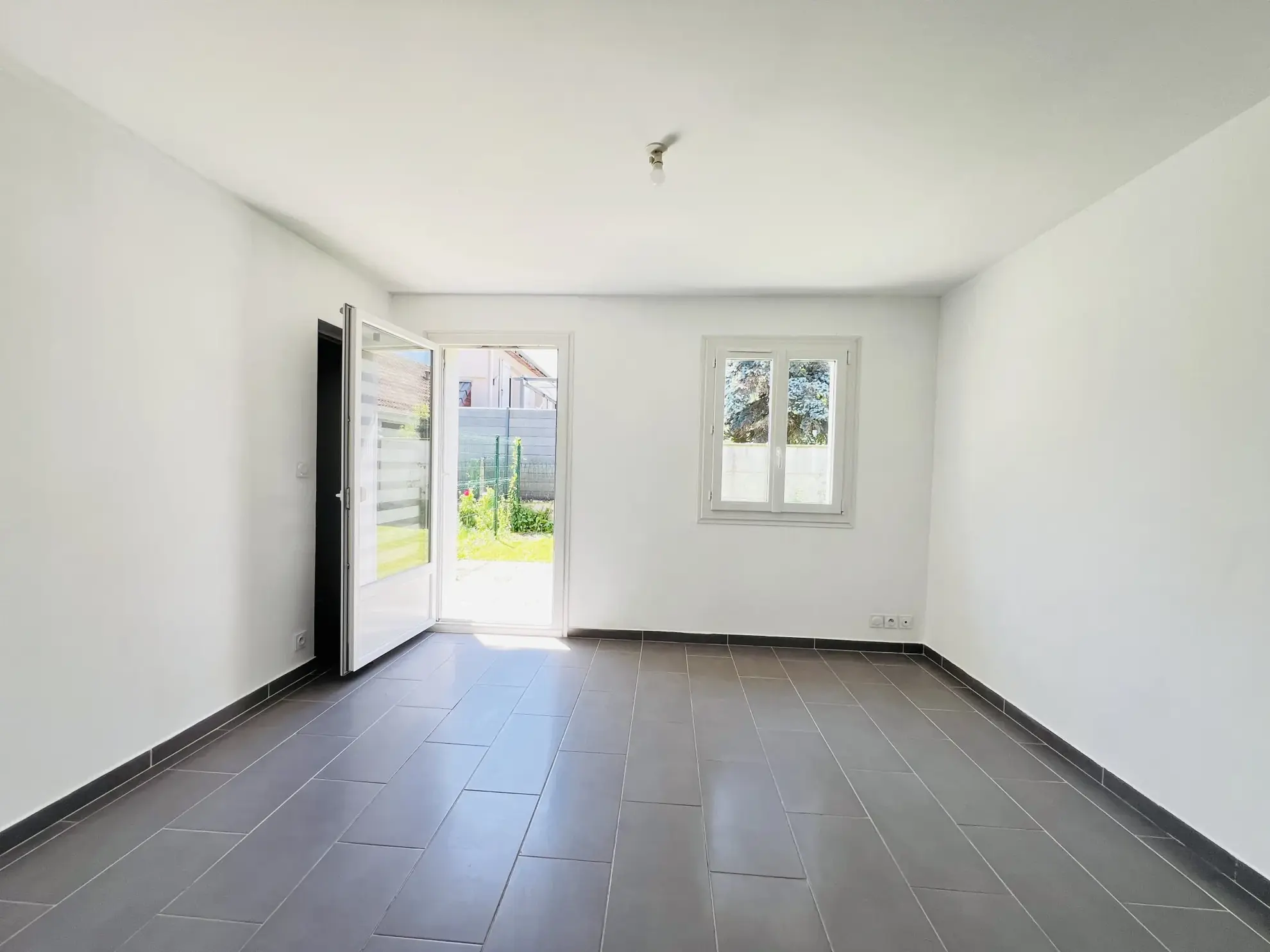 Maison de plain-pied avec jardin privé à Auneau, calme et prête à vivre 