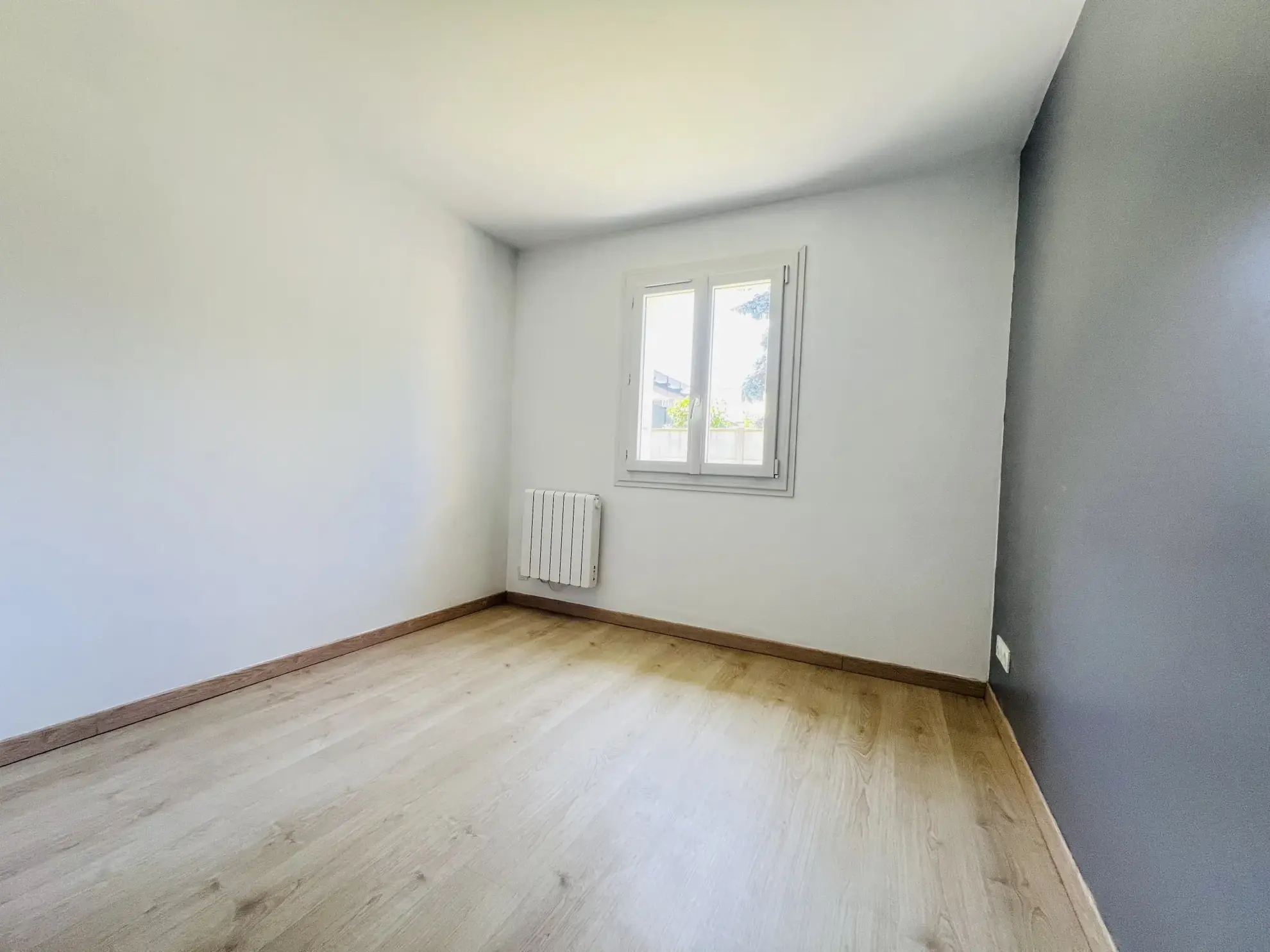 Maison de plain-pied avec jardin privé à Auneau, calme et prête à vivre 