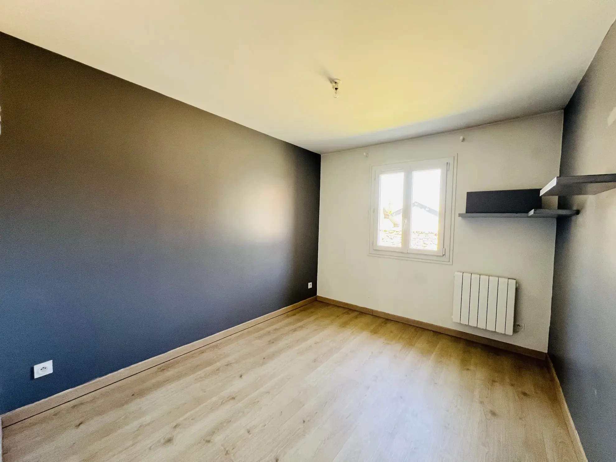 Maison de plain-pied avec jardin privé à Auneau, calme et prête à vivre 