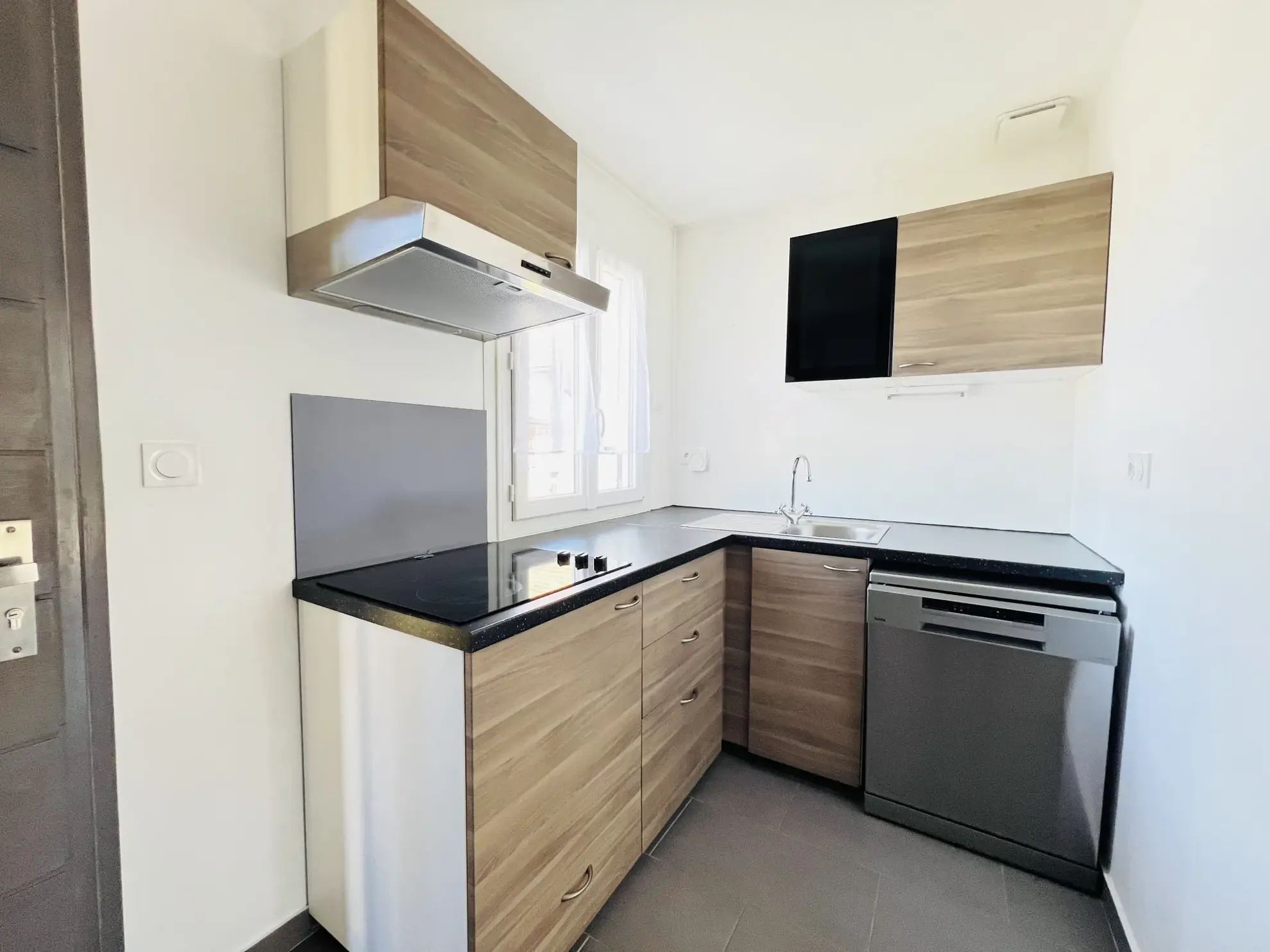 Maison de plain-pied avec jardin privé à Auneau, calme et prête à vivre 