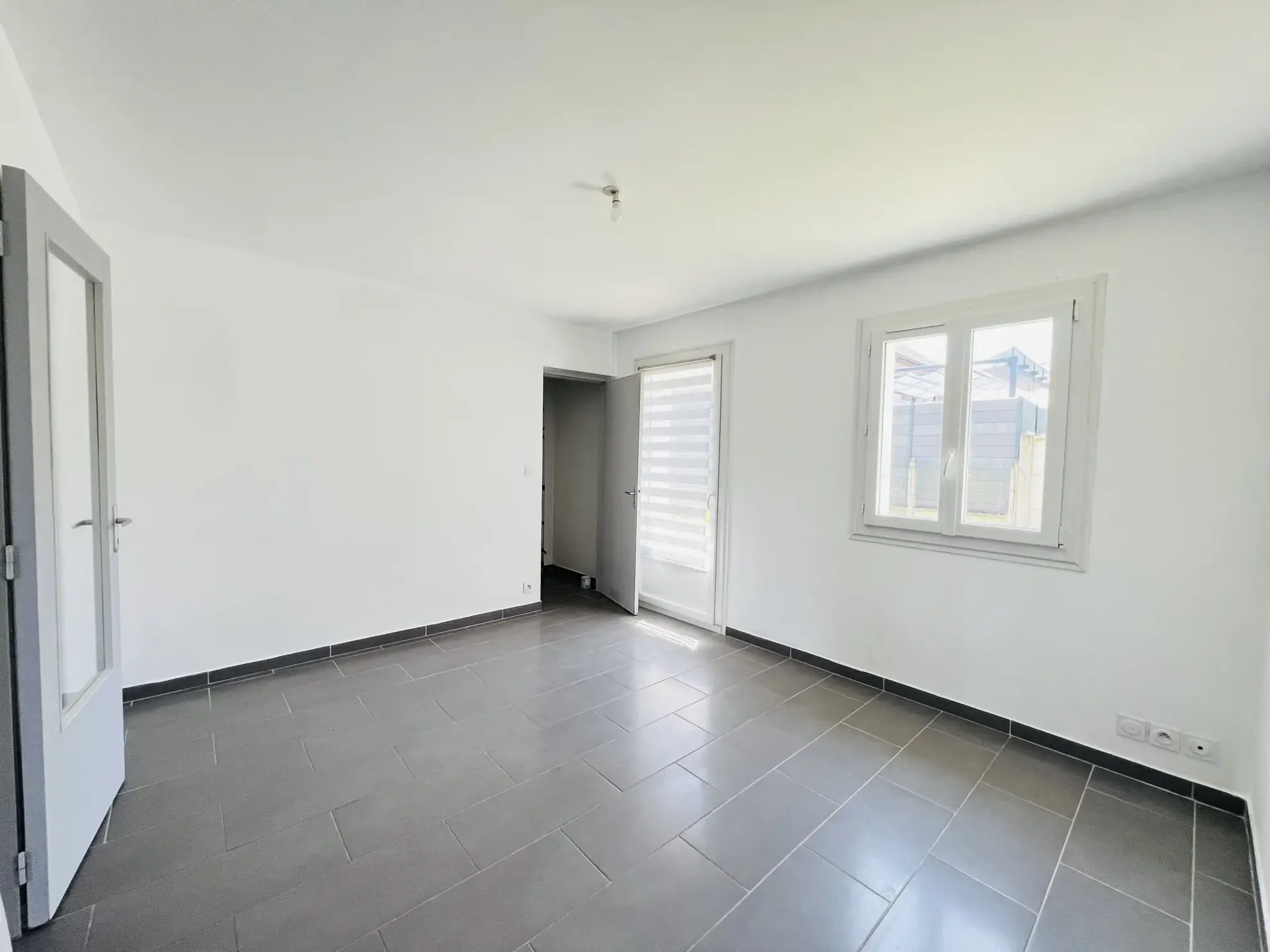 Maison de plain-pied avec jardin privé à Auneau, calme et prête à vivre