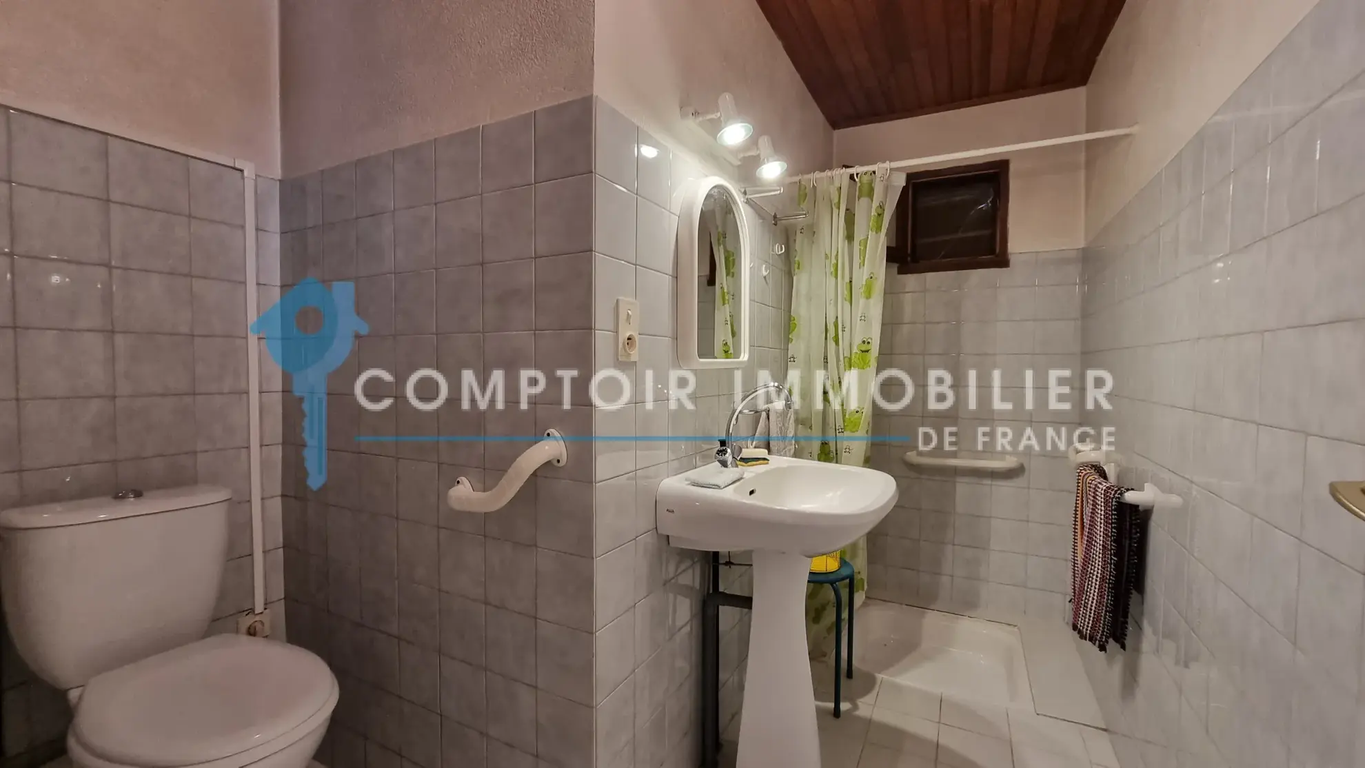 Ferme ancienne à Polignac de 65 m² avec terrain constructible et dépendances 