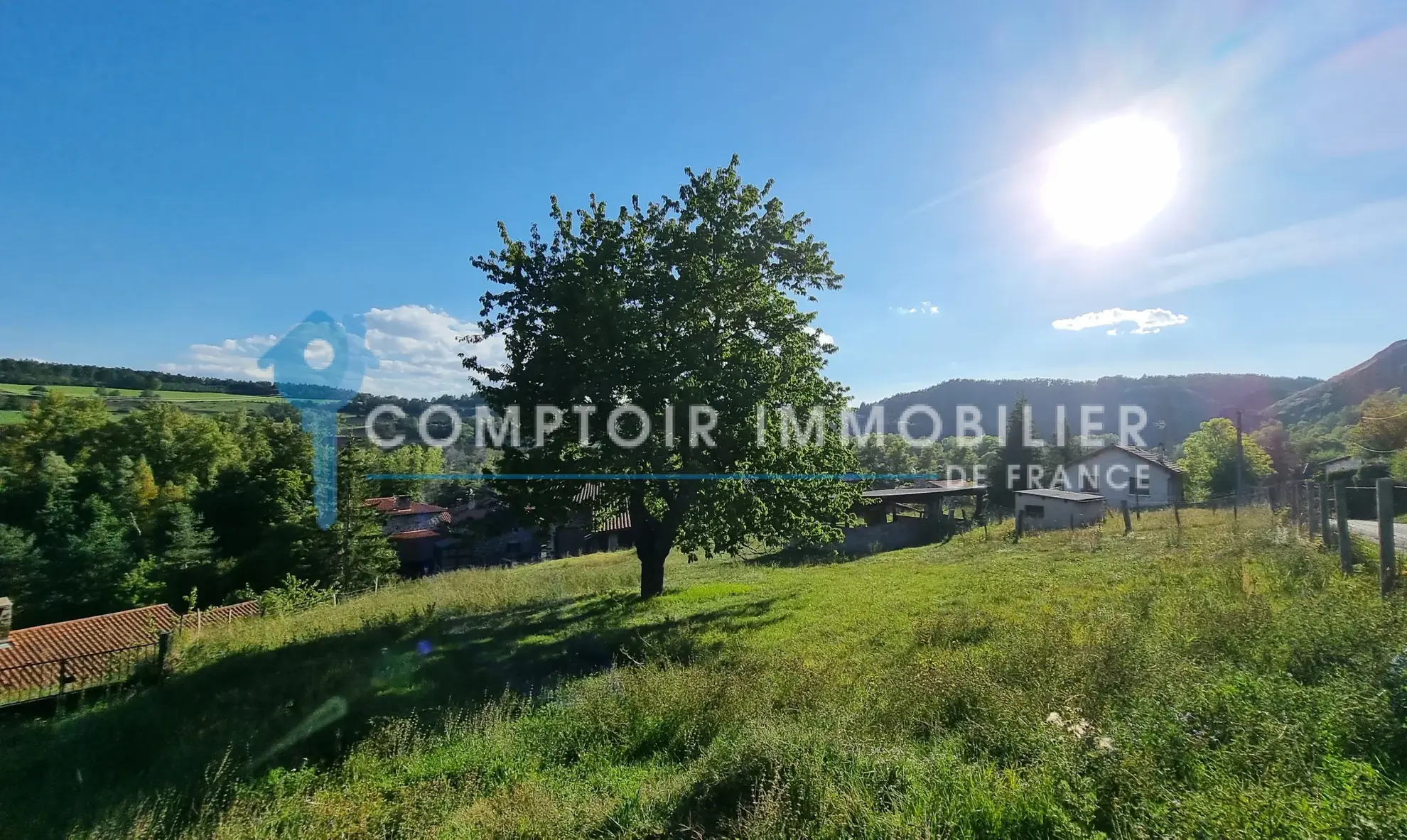 Ferme ancienne à Polignac de 65 m² avec terrain constructible et dépendances 