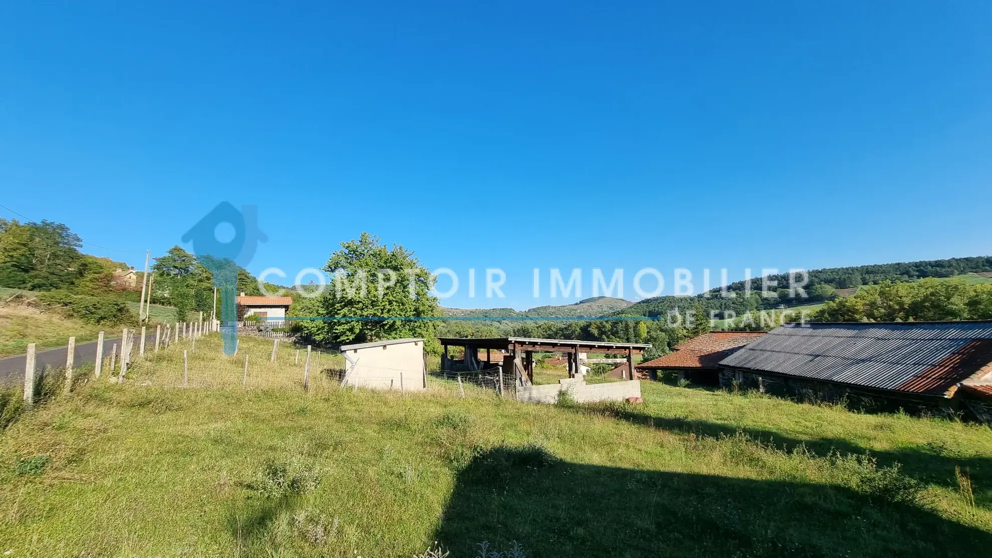 Ferme ancienne à Polignac de 65 m² avec terrain constructible et dépendances 