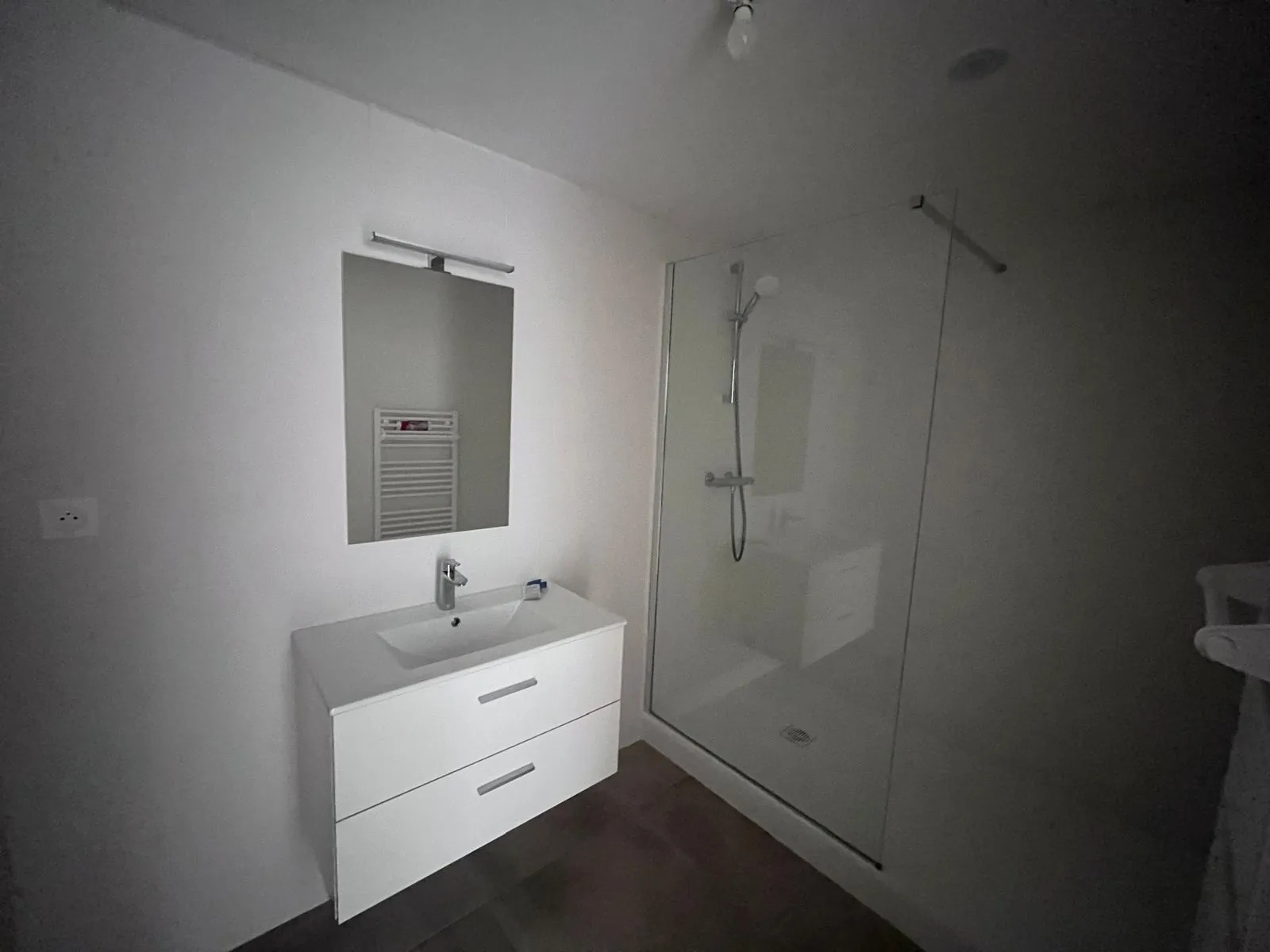 Appartement 3 pièces rénové à vendre à Marignane avec parking privé 