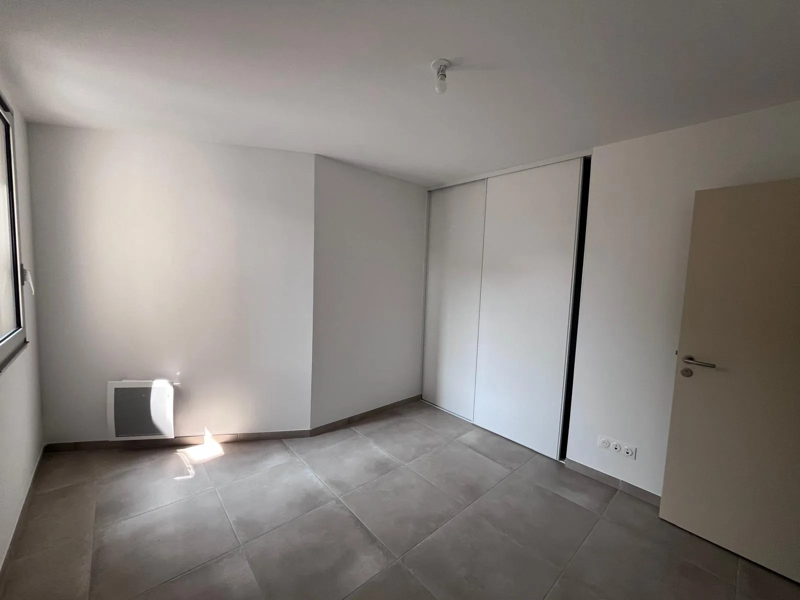Appartement 3 pièces rénové à vendre à Marignane avec parking privé 
