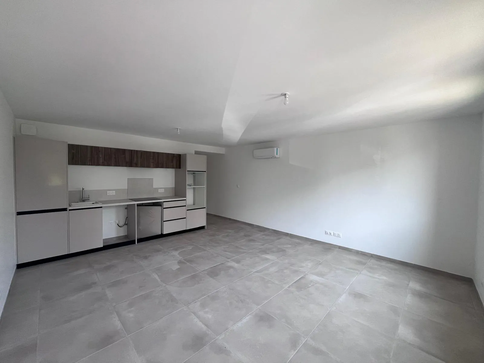 Appartement 3 pièces rénové à vendre à Marignane avec parking privé 