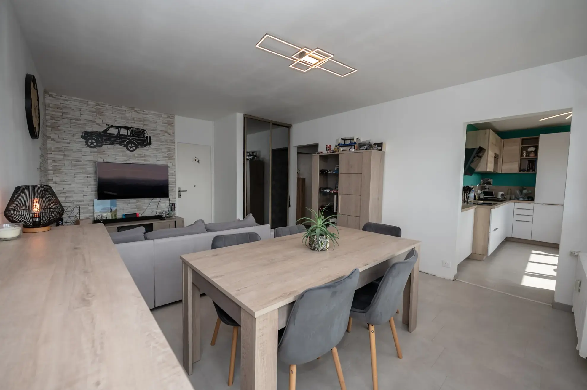 Appartement 4 pièces avec balcon, garage double et vue à Pontarlier 