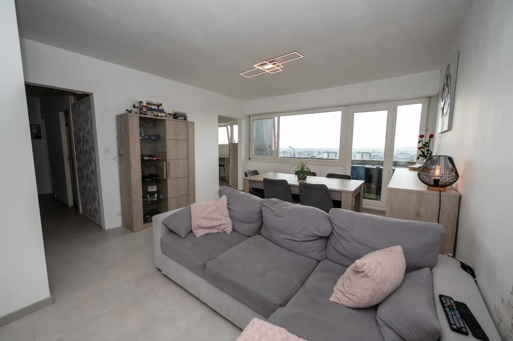 Appartement 4 pièces avec balcon, garage double et vue à Pontarlier 