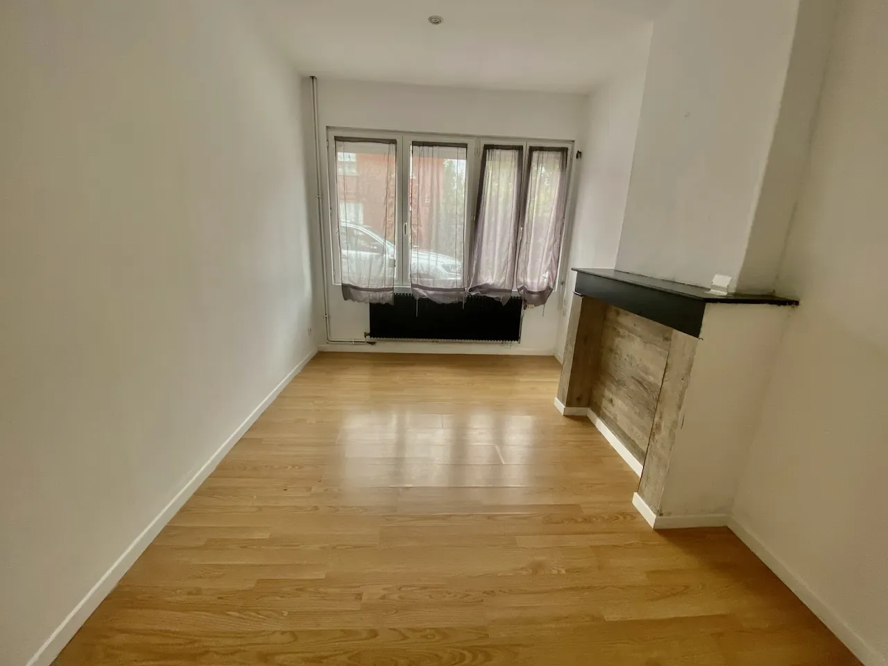 Maison semi-individuelle à Feignies – idéal premier achat avec terrain et espace 