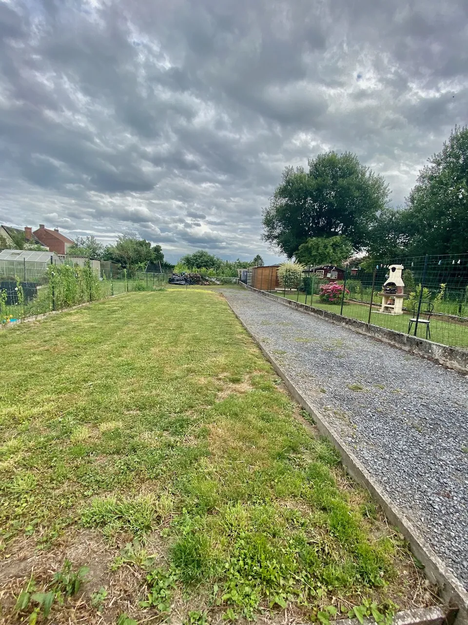 Maison semi-individuelle à Feignies – idéal premier achat avec terrain et espace 