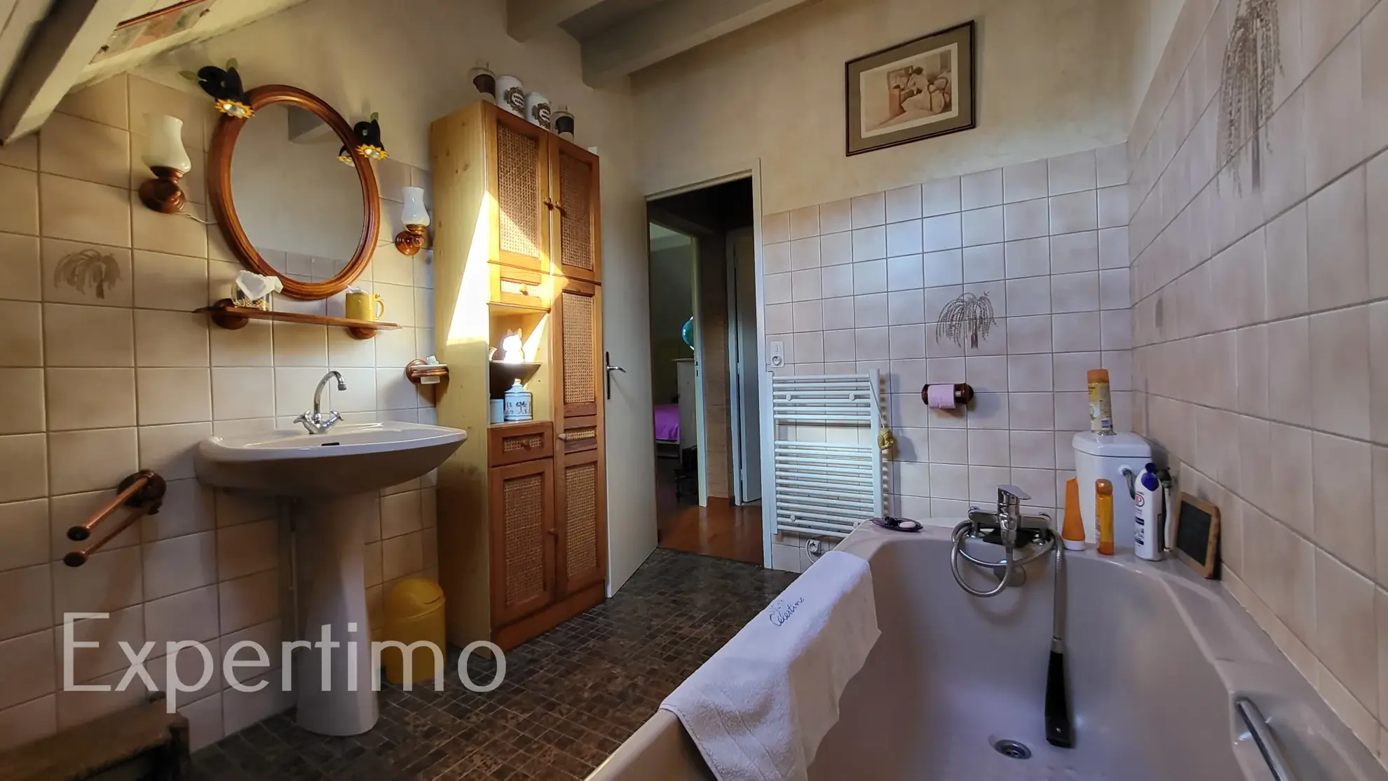 Maison à vendre à Conliège avec grand terrain et espaces modulables 