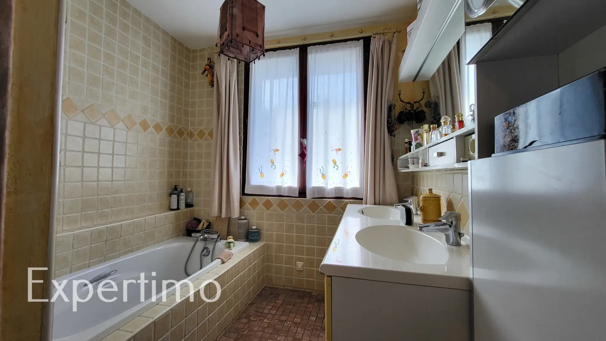 Maison à vendre à Conliège avec grand terrain et espaces modulables 