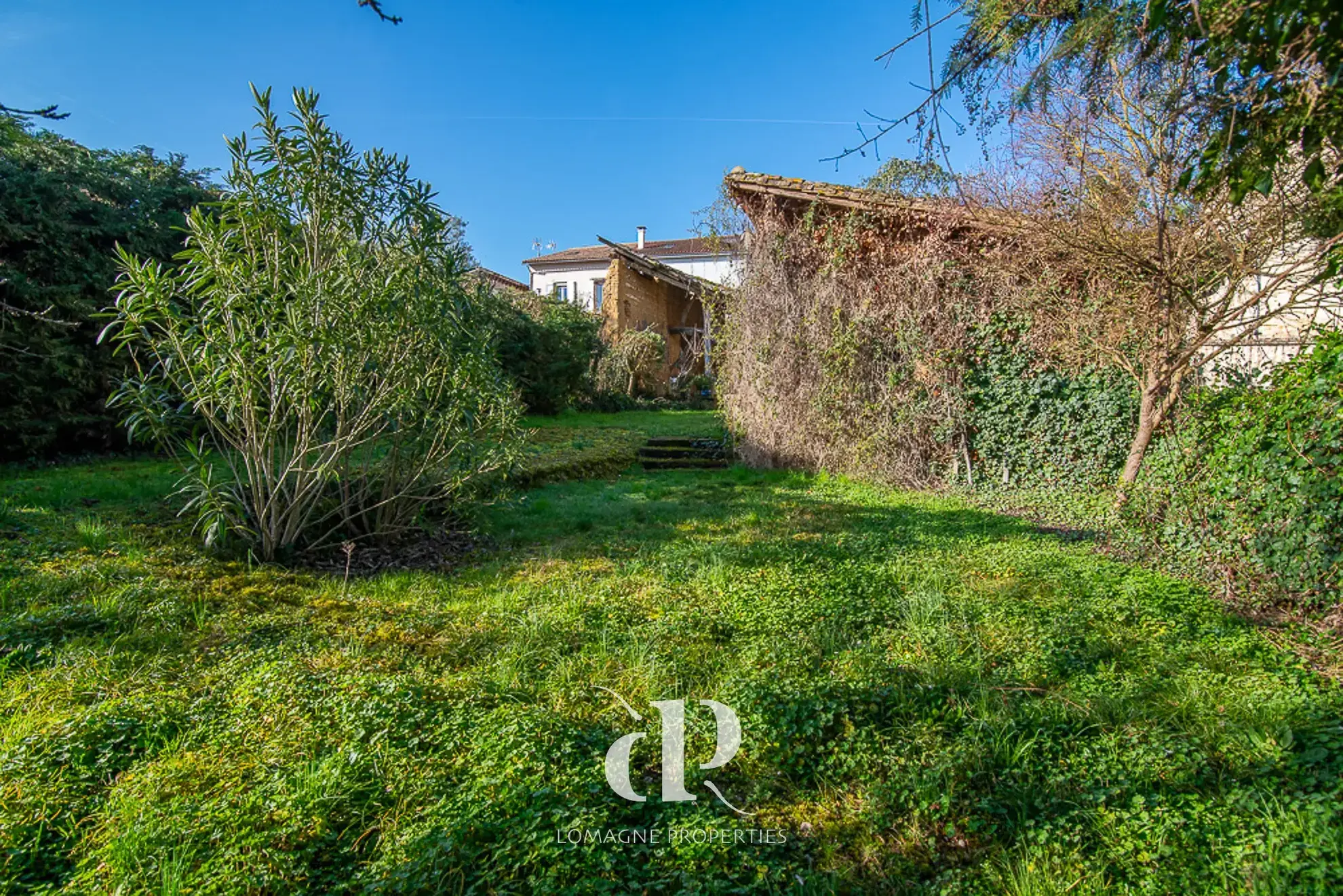 Spacieuse maison de village avec 4 chambres et jardin à Dunes, Tarn-et-Garonne 