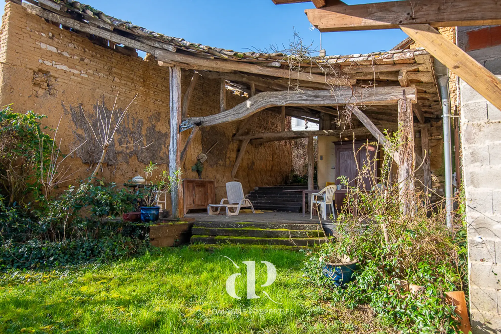 Spacieuse maison de village avec 4 chambres et jardin à Dunes, Tarn-et-Garonne 