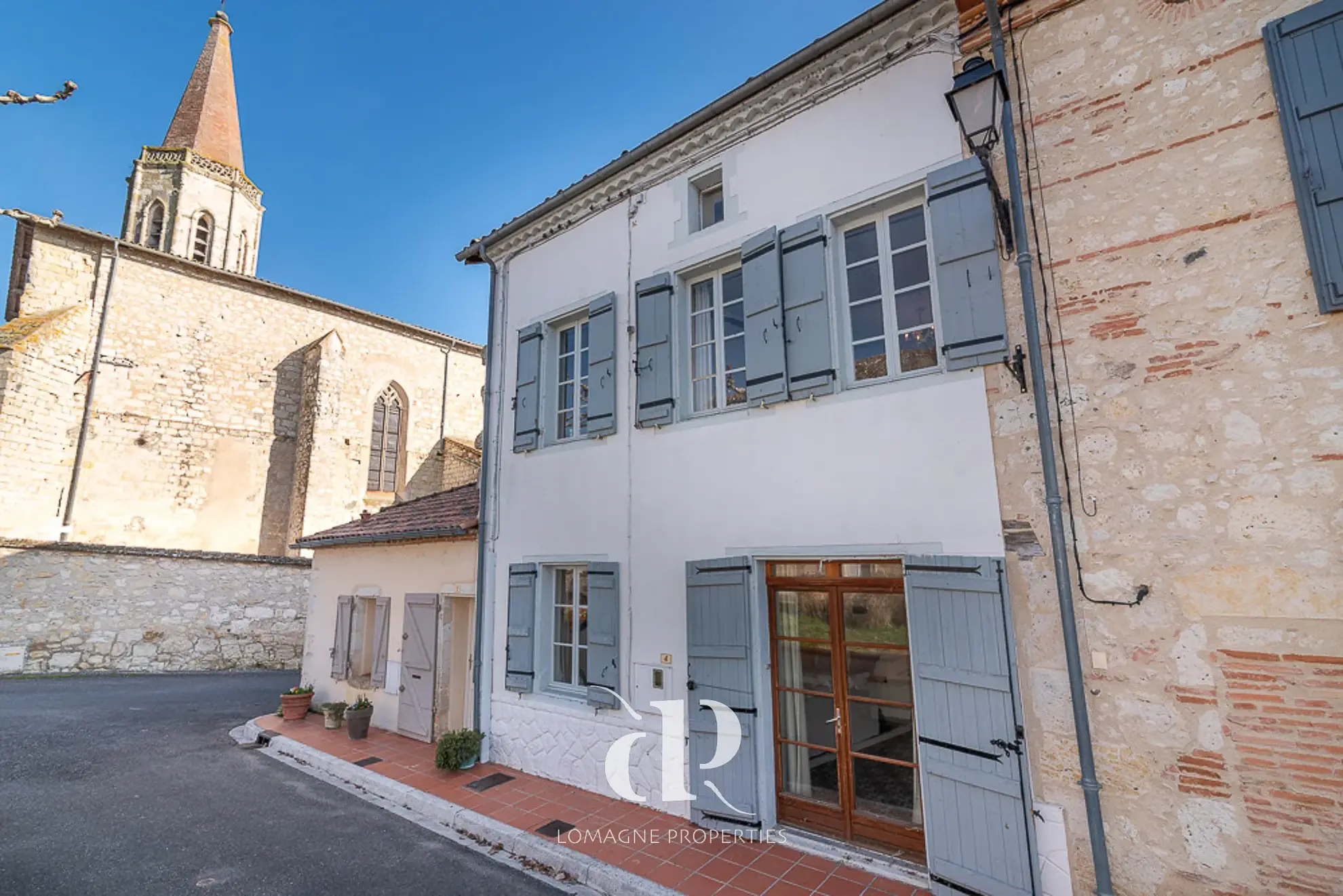 Spacieuse maison de village avec 4 chambres et jardin à Dunes, Tarn-et-Garonne 