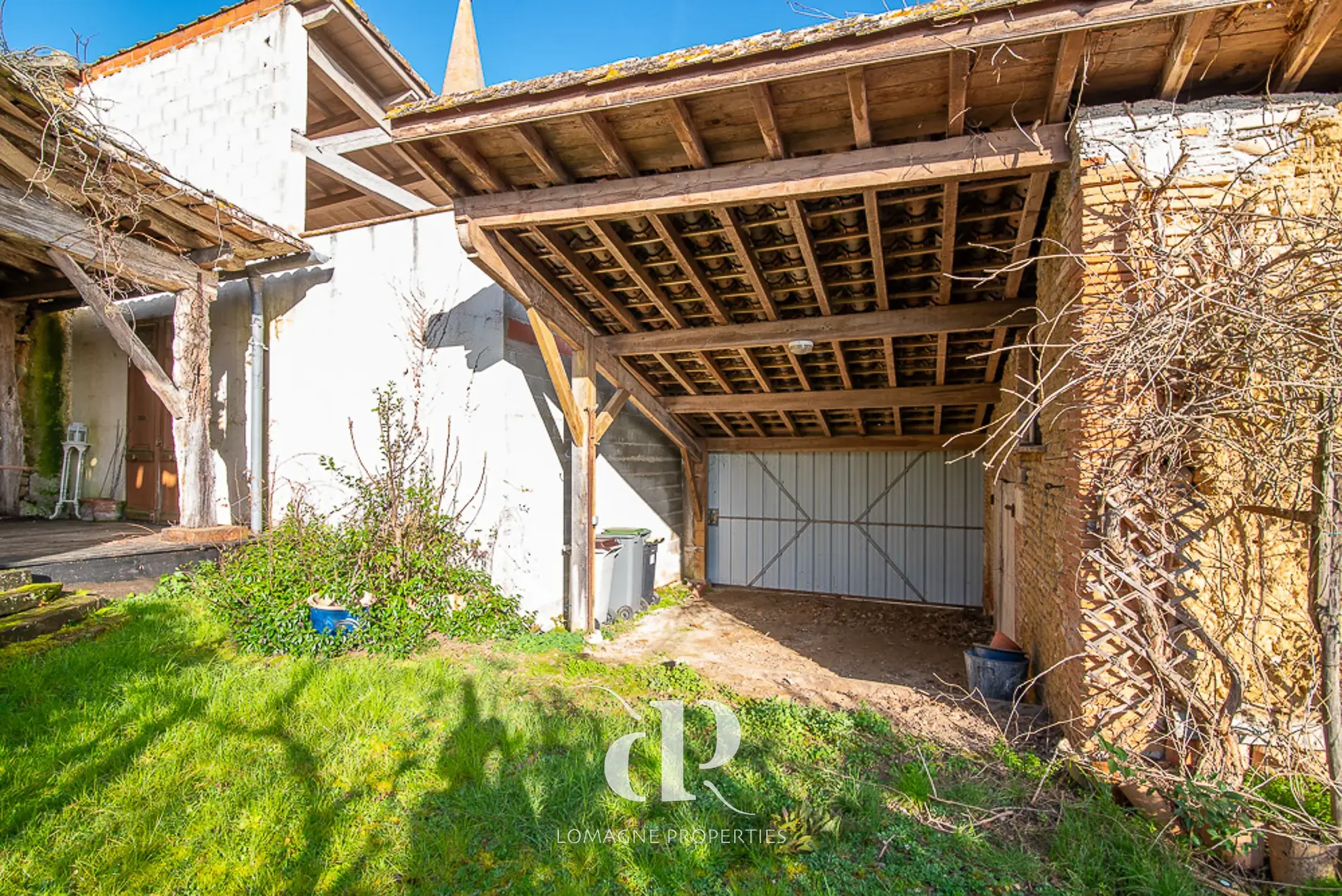 Spacieuse maison de village avec 4 chambres et jardin à Dunes, Tarn-et-Garonne 