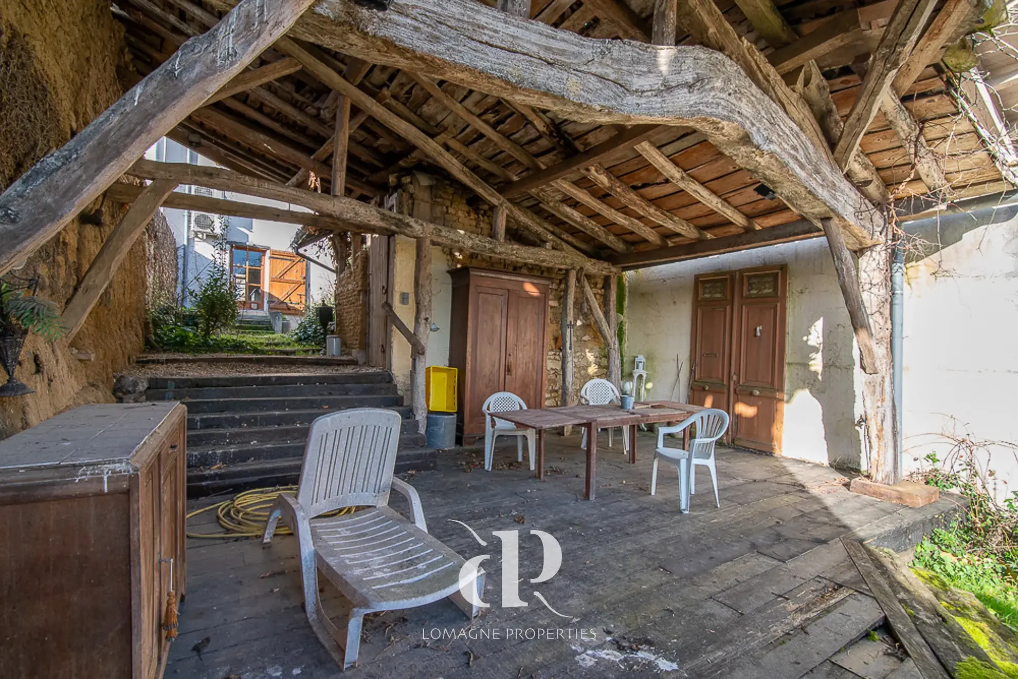 Spacieuse maison de village avec 4 chambres et jardin à Dunes, Tarn-et-Garonne 
